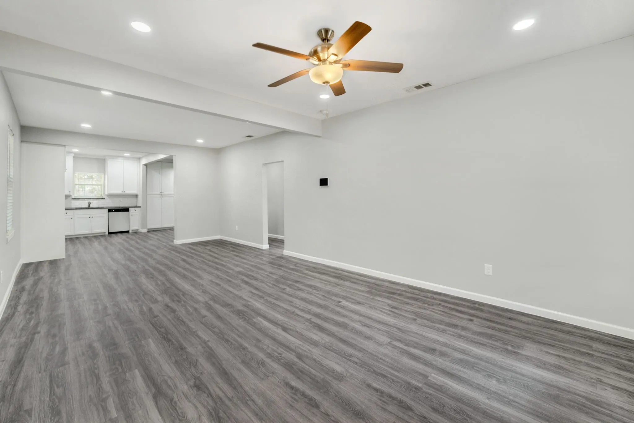 Single Family Residence For Sale in Dallas County , 2803 Valentine Street, Dallas, Texas 75215, 2 Bedroom, 1 Bathroom, Garage spaces, 1,012 Sqft, built in 1925, mls#21398863, Real Estate Agent in Dallas, Homes For Sale in Dallas county, Homes For Sale in Dallas, Realtor in Dallas Texas, Real Estate Brokerage Independent Realty Texas, Luminita Cordes Realtor