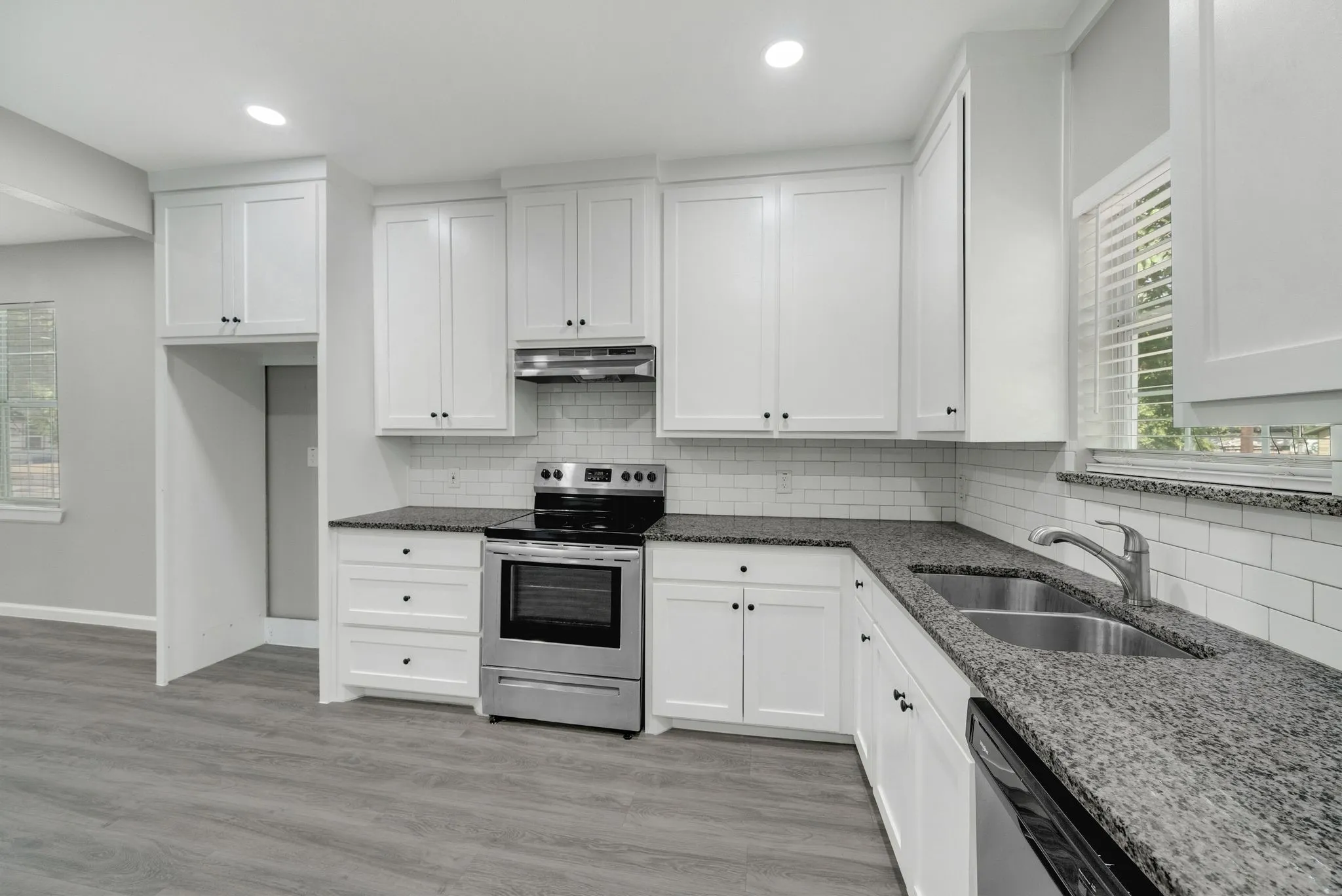 Single Family Residence For Sale in Dallas County , 2803 Valentine Street, Dallas, Texas 75215, 2 Bedroom, 1 Bathroom, Garage spaces, 1,012 Sqft, built in 1925, mls#21398863, Real Estate Agent in Dallas, Homes For Sale in Dallas county, Homes For Sale in Dallas, Realtor in Dallas Texas, Real Estate Brokerage Independent Realty Texas, Luminita Cordes Realtor