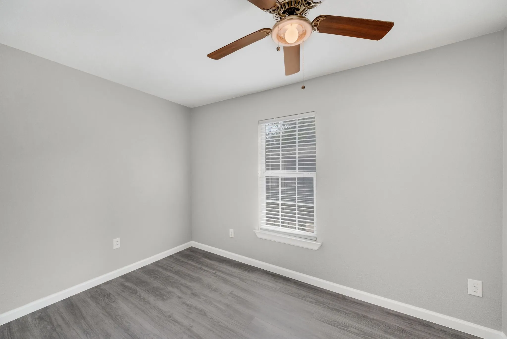 Single Family Residence For Sale in Dallas County , 2803 Valentine Street, Dallas, Texas 75215, 2 Bedroom, 1 Bathroom, Garage spaces, 1,012 Sqft, built in 1925, mls#21398863, Real Estate Agent in Dallas, Homes For Sale in Dallas county, Homes For Sale in Dallas, Realtor in Dallas Texas, Real Estate Brokerage Independent Realty Texas, Luminita Cordes Realtor