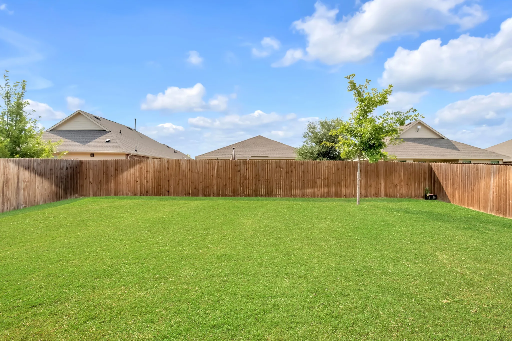 Single Family Residence For Sale in Collin County , 1711 Stonefield Drive, Anna, Texas 75409, 3 Bedroom, 2 Bathroom, 2 Garage spaces, 1,606 Sqft, built in 2020, mls#21396724, Real Estate Agent in Anna, Homes For Sale in Collin county, Homes For Sale in Anna, Realtor in Anna Texas, Real Estate Brokerage Independent Realty Texas, Luminita Cordes Realtor