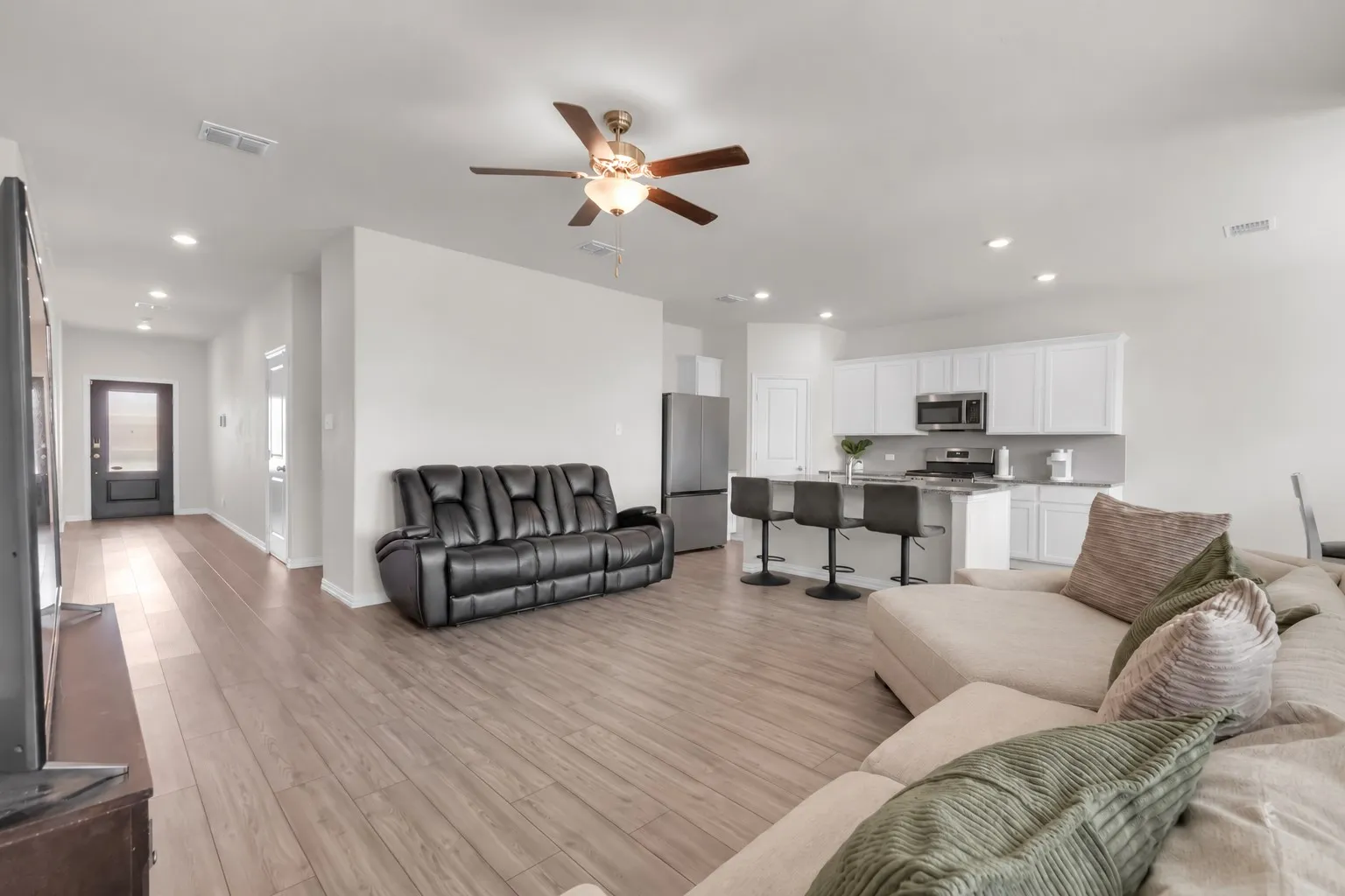 Single Family Residence For Sale in Collin County , 1711 Stonefield Drive, Anna, Texas 75409, 3 Bedroom, 2 Bathroom, 2 Garage spaces, 1,606 Sqft, built in 2020, mls#21396724, Real Estate Agent in Anna, Homes For Sale in Collin county, Homes For Sale in Anna, Realtor in Anna Texas, Real Estate Brokerage Independent Realty Texas, Luminita Cordes Realtor