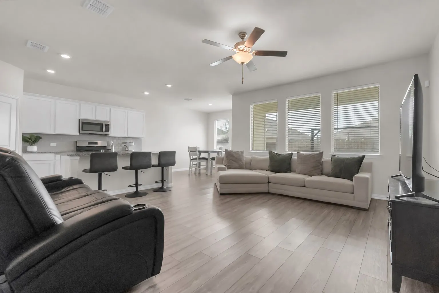 Single Family Residence For Sale in Collin County , 1711 Stonefield Drive, Anna, Texas 75409, 3 Bedroom, 2 Bathroom, 2 Garage spaces, 1,606 Sqft, built in 2020, mls#21396724, Real Estate Agent in Anna, Homes For Sale in Collin county, Homes For Sale in Anna, Realtor in Anna Texas, Real Estate Brokerage Independent Realty Texas, Luminita Cordes Realtor