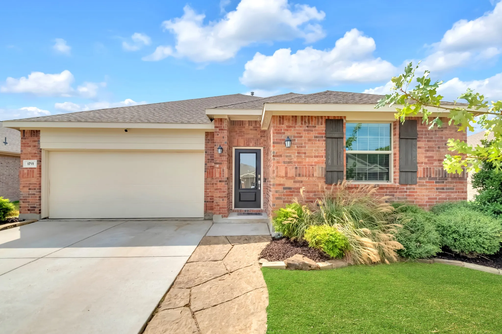 Single Family Residence For Sale in Collin County , 1711 Stonefield Drive, Anna, Texas 75409, 3 Bedroom, 2 Bathroom, 2 Garage spaces, 1,606 Sqft, built in 2020, mls#21396724, Real Estate Agent in Anna, Homes For Sale in Collin county, Homes For Sale in Anna, Realtor in Anna Texas, Real Estate Brokerage Independent Realty Texas, Luminita Cordes Realtor