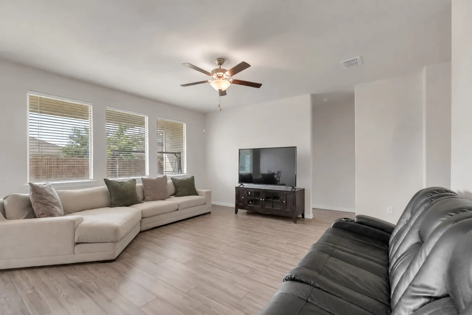 Single Family Residence For Sale in Collin County , 1711 Stonefield Drive, Anna, Texas 75409, 3 Bedroom, 2 Bathroom, 2 Garage spaces, 1,606 Sqft, built in 2020, mls#21396724, Real Estate Agent in Anna, Homes For Sale in Collin county, Homes For Sale in Anna, Realtor in Anna Texas, Real Estate Brokerage Independent Realty Texas, Luminita Cordes Realtor