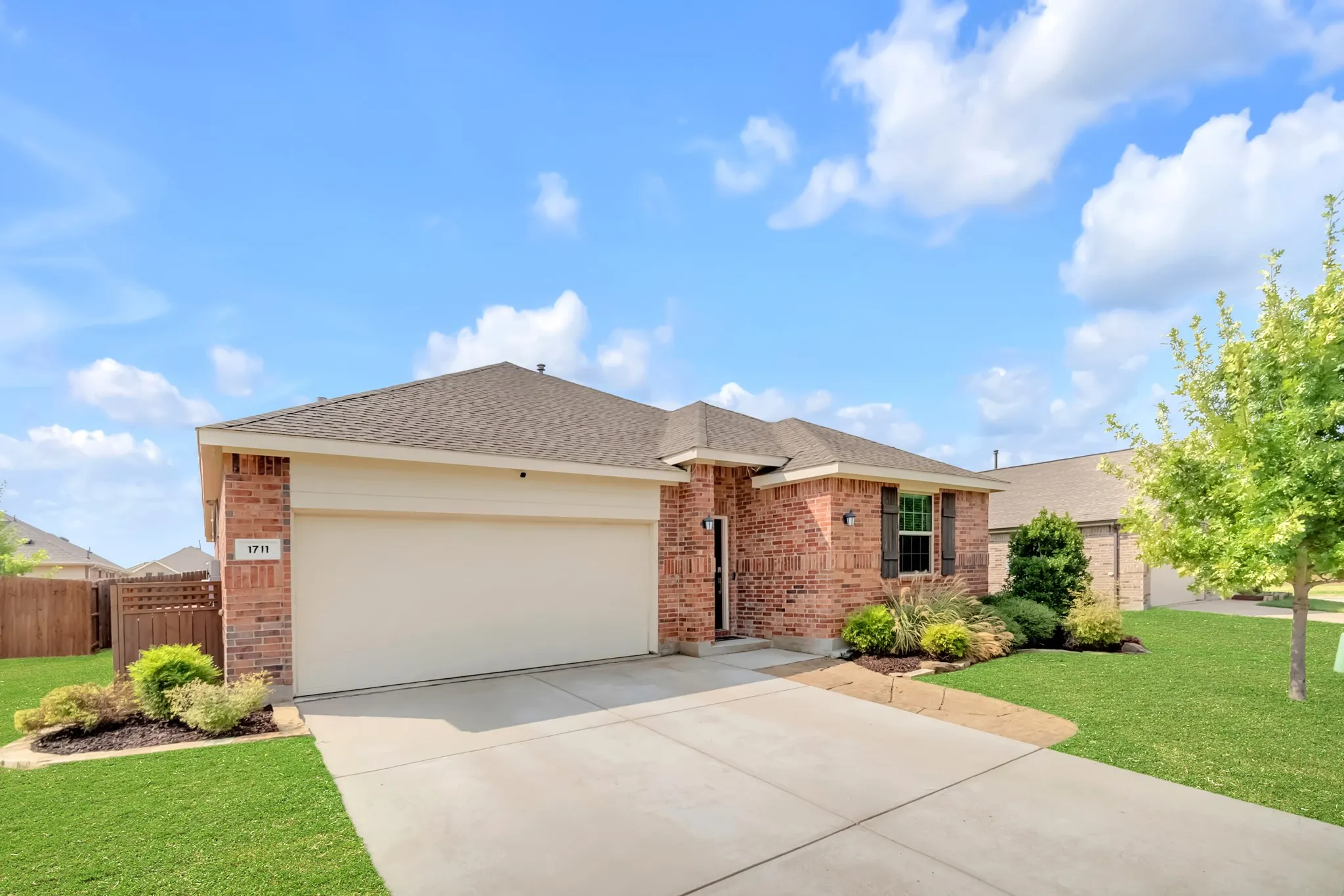 Single Family Residence For Sale in Collin County , 1711 Stonefield Drive, Anna, Texas 75409, 3 Bedroom, 2 Bathroom, 2 Garage spaces, 1,606 Sqft, built in 2020, mls#21396724, Real Estate Agent in Anna, Homes For Sale in Collin county, Homes For Sale in Anna, Realtor in Anna Texas, Real Estate Brokerage Independent Realty Texas, Luminita Cordes Realtor