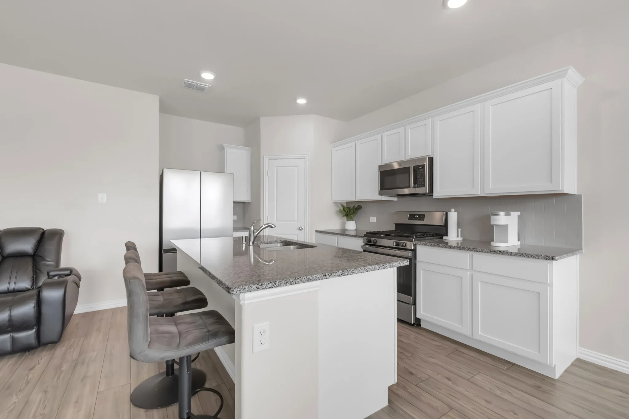 Single Family Residence For Sale in Collin County , 1711 Stonefield Drive, Anna, Texas 75409, 3 Bedroom, 2 Bathroom, 2 Garage spaces, 1,606 Sqft, built in 2020, mls#21396724, Real Estate Agent in Anna, Homes For Sale in Collin county, Homes For Sale in Anna, Realtor in Anna Texas, Real Estate Brokerage Independent Realty Texas, Luminita Cordes Realtor