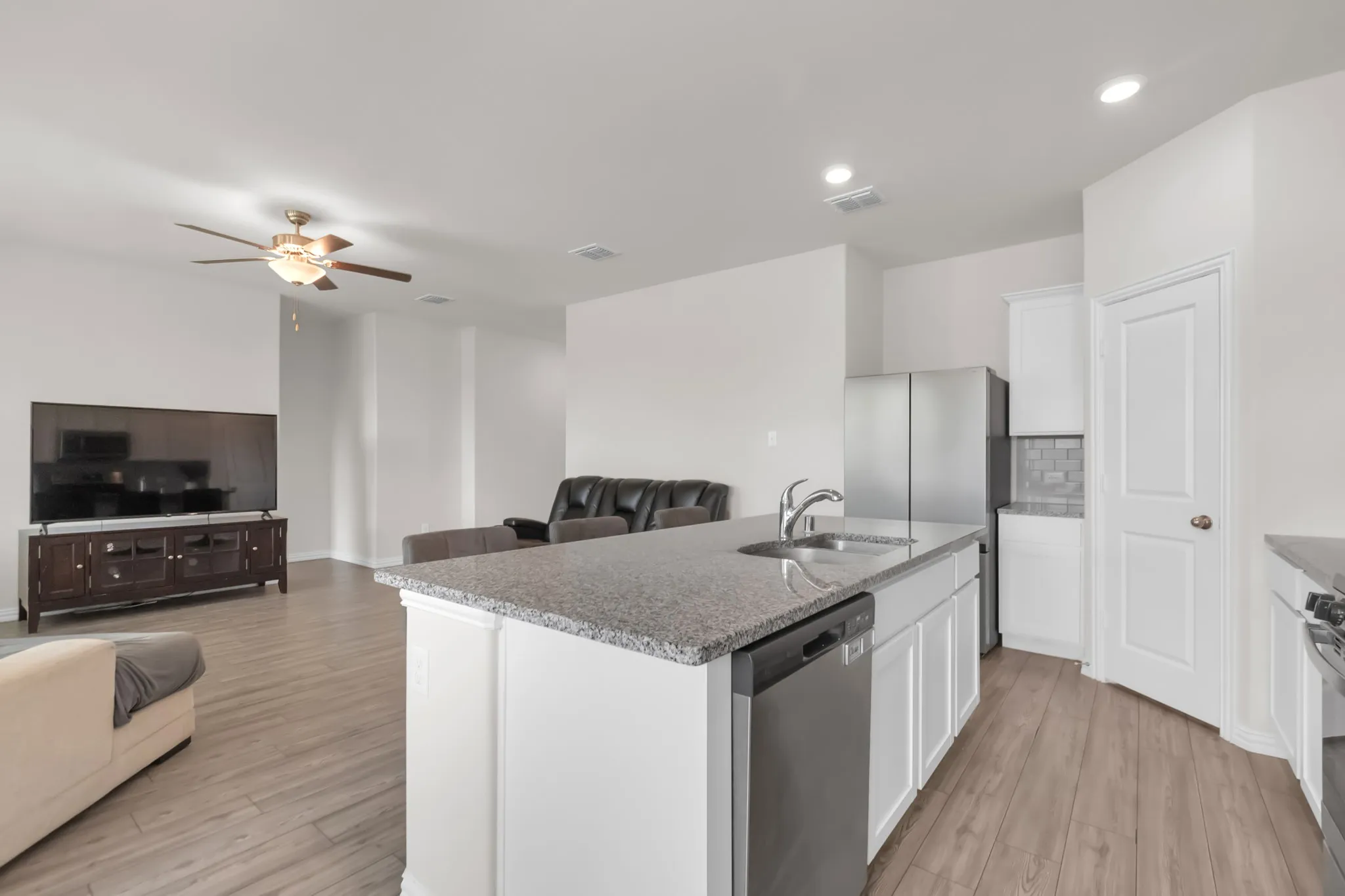 Single Family Residence For Sale in Collin County , 1711 Stonefield Drive, Anna, Texas 75409, 3 Bedroom, 2 Bathroom, 2 Garage spaces, 1,606 Sqft, built in 2020, mls#21396724, Real Estate Agent in Anna, Homes For Sale in Collin county, Homes For Sale in Anna, Realtor in Anna Texas, Real Estate Brokerage Independent Realty Texas, Luminita Cordes Realtor