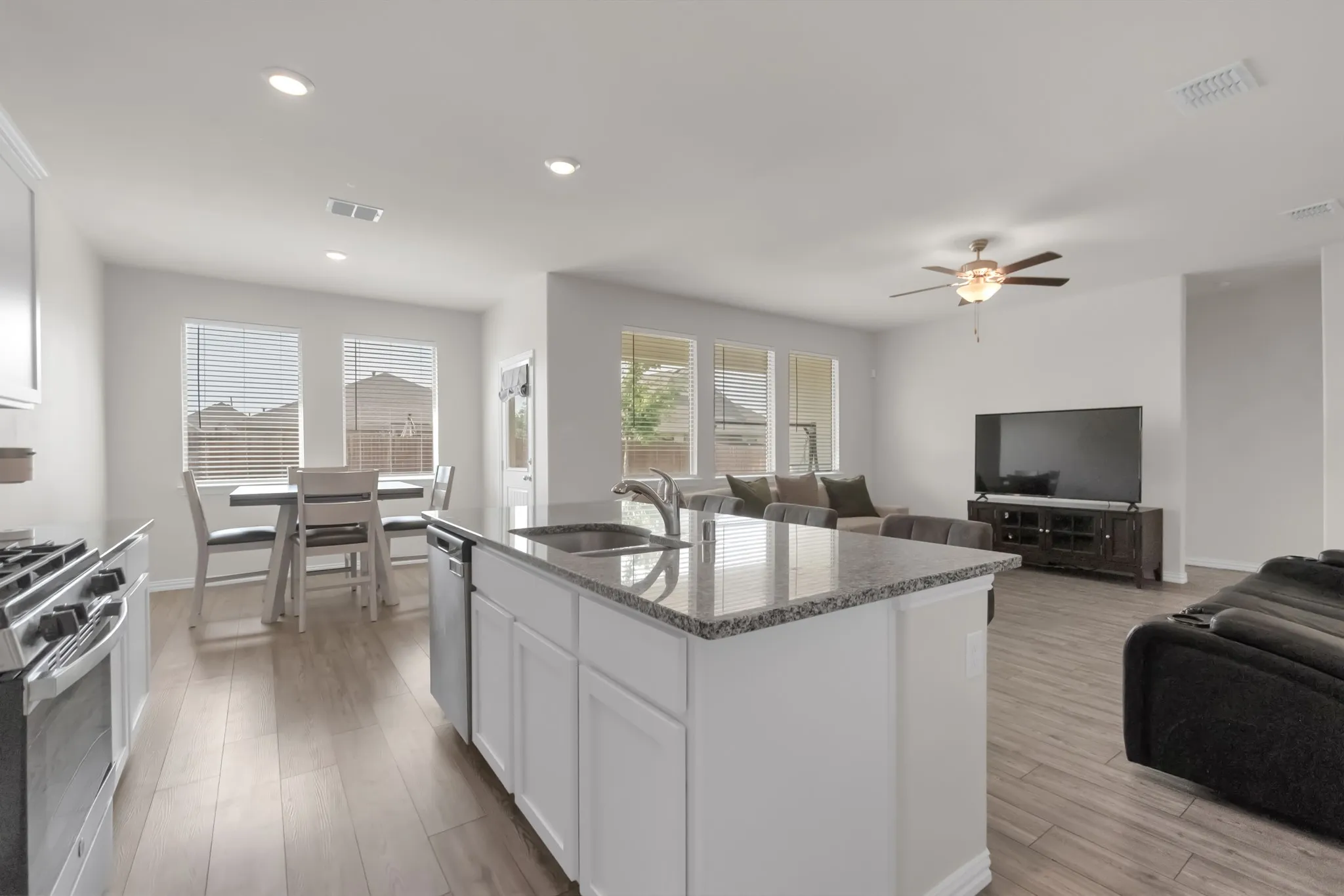Single Family Residence For Sale in Collin County , 1711 Stonefield Drive, Anna, Texas 75409, 3 Bedroom, 2 Bathroom, 2 Garage spaces, 1,606 Sqft, built in 2020, mls#21396724, Real Estate Agent in Anna, Homes For Sale in Collin county, Homes For Sale in Anna, Realtor in Anna Texas, Real Estate Brokerage Independent Realty Texas, Luminita Cordes Realtor