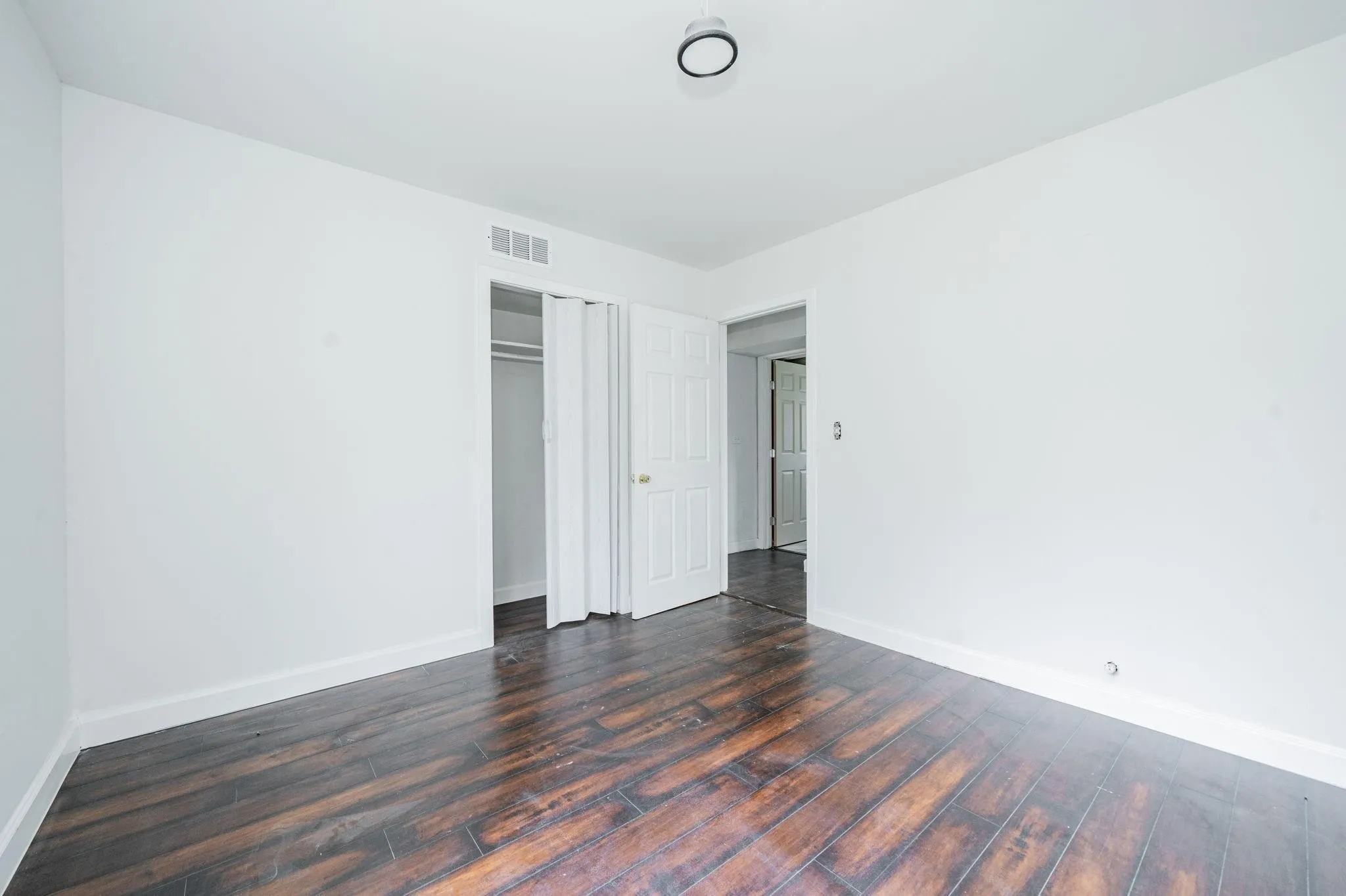 Single Family Residence For Sale in Dallas County , 2426 Salerno Drive, Dallas, Texas 75224, 3 Bedroom, 1 Bathroom, Garage spaces, 1,278 Sqft, built in 1946, mls#21401970, Real Estate Agent in Dallas, Homes For Sale in Dallas county, Homes For Sale in Dallas, Realtor in Dallas Texas, Real Estate Brokerage Independent Realty Texas, Luminita Cordes Realtor