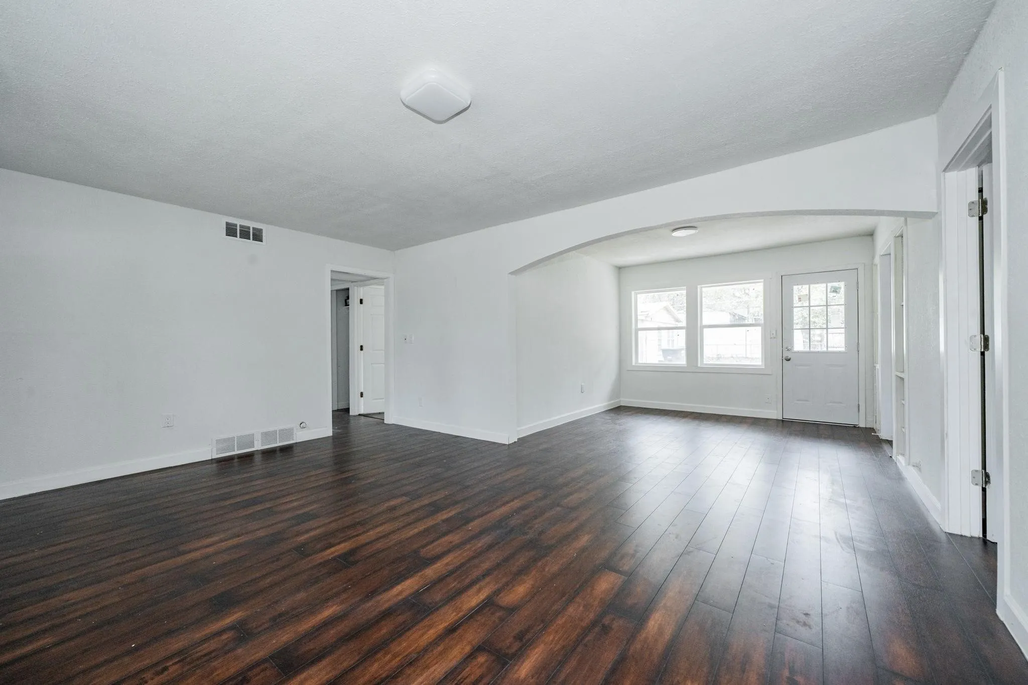 Single Family Residence For Sale in Dallas County , 2426 Salerno Drive, Dallas, Texas 75224, 3 Bedroom, 1 Bathroom, Garage spaces, 1,278 Sqft, built in 1946, mls#21401970, Real Estate Agent in Dallas, Homes For Sale in Dallas county, Homes For Sale in Dallas, Realtor in Dallas Texas, Real Estate Brokerage Independent Realty Texas, Luminita Cordes Realtor