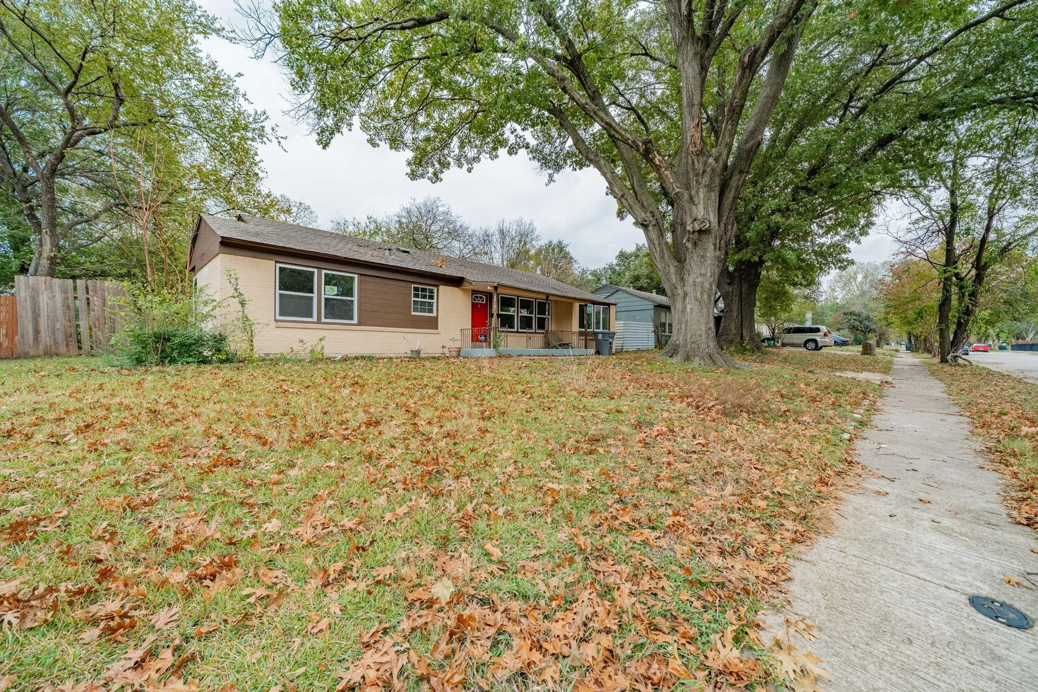Single Family Residence For Sale in Dallas County , 2426 Salerno Drive, Dallas, Texas 75224, 3 Bedroom, 1 Bathroom, Garage spaces, 1,278 Sqft, built in 1946, mls#21401970, Real Estate Agent in Dallas, Homes For Sale in Dallas county, Homes For Sale in Dallas, Realtor in Dallas Texas, Real Estate Brokerage Independent Realty Texas, Luminita Cordes Realtor