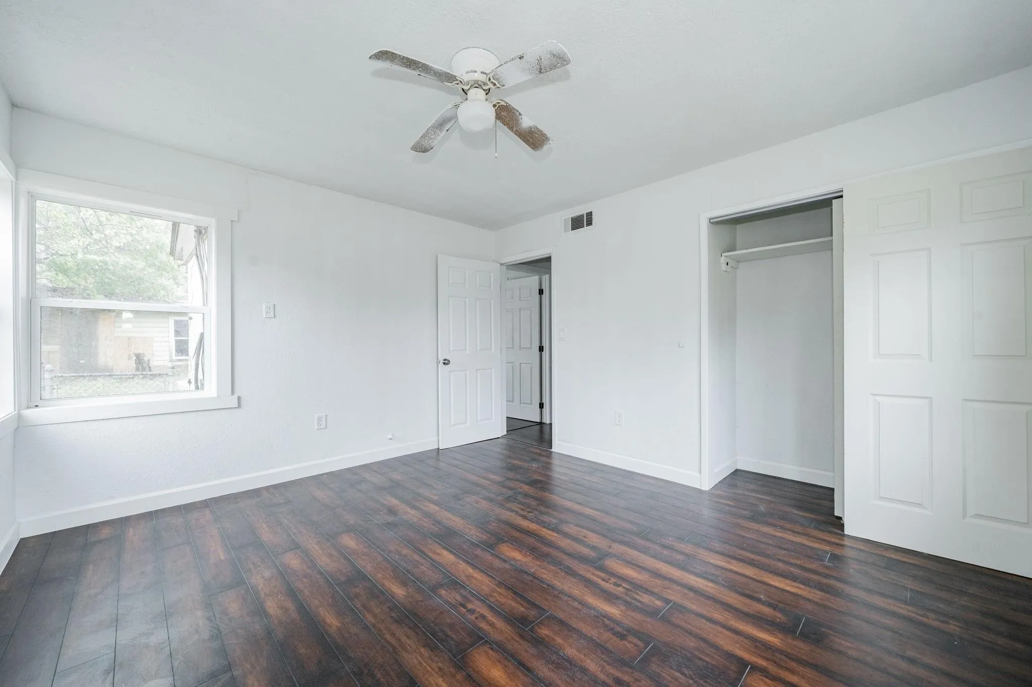 Single Family Residence For Sale in Dallas County , 2426 Salerno Drive, Dallas, Texas 75224, 3 Bedroom, 1 Bathroom, Garage spaces, 1,278 Sqft, built in 1946, mls#21401970, Real Estate Agent in Dallas, Homes For Sale in Dallas county, Homes For Sale in Dallas, Realtor in Dallas Texas, Real Estate Brokerage Independent Realty Texas, Luminita Cordes Realtor
