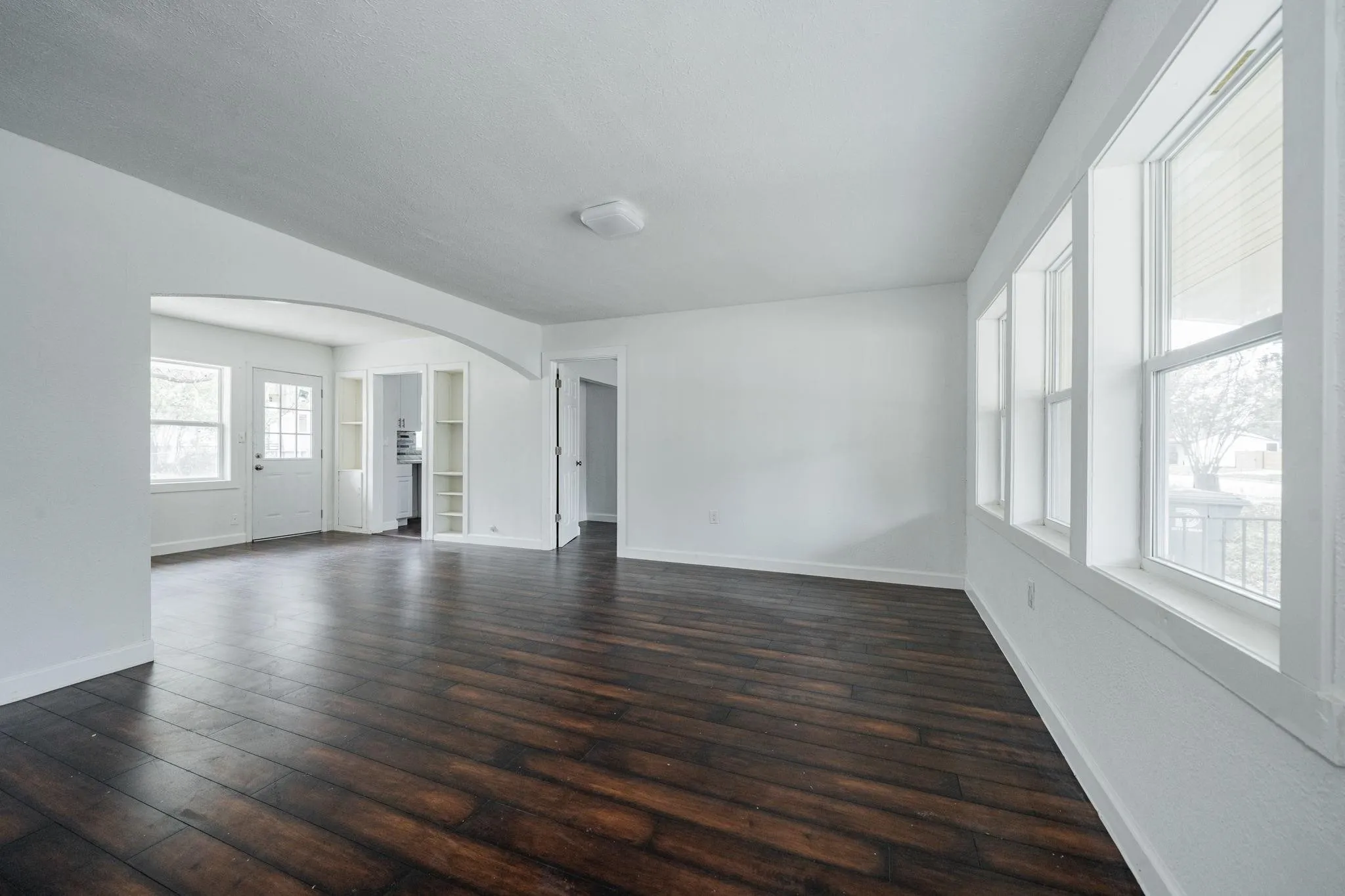 Single Family Residence For Sale in Dallas County , 2426 Salerno Drive, Dallas, Texas 75224, 3 Bedroom, 1 Bathroom, Garage spaces, 1,278 Sqft, built in 1946, mls#21401970, Real Estate Agent in Dallas, Homes For Sale in Dallas county, Homes For Sale in Dallas, Realtor in Dallas Texas, Real Estate Brokerage Independent Realty Texas, Luminita Cordes Realtor