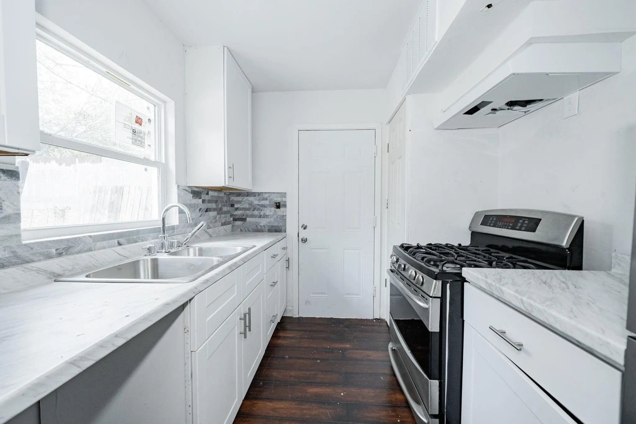 Single Family Residence For Sale in Dallas County , 2426 Salerno Drive, Dallas, Texas 75224, 3 Bedroom, 1 Bathroom, Garage spaces, 1,278 Sqft, built in 1946, mls#21401970, Real Estate Agent in Dallas, Homes For Sale in Dallas county, Homes For Sale in Dallas, Realtor in Dallas Texas, Real Estate Brokerage Independent Realty Texas, Luminita Cordes Realtor