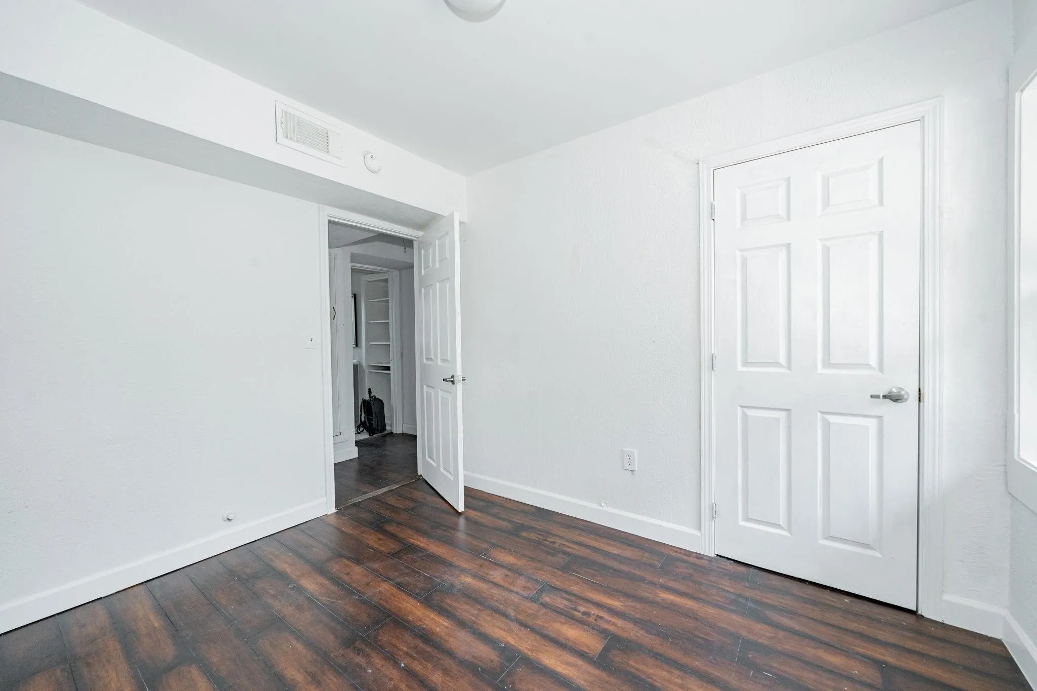 Single Family Residence For Sale in Dallas County , 2426 Salerno Drive, Dallas, Texas 75224, 3 Bedroom, 1 Bathroom, Garage spaces, 1,278 Sqft, built in 1946, mls#21401970, Real Estate Agent in Dallas, Homes For Sale in Dallas county, Homes For Sale in Dallas, Realtor in Dallas Texas, Real Estate Brokerage Independent Realty Texas, Luminita Cordes Realtor