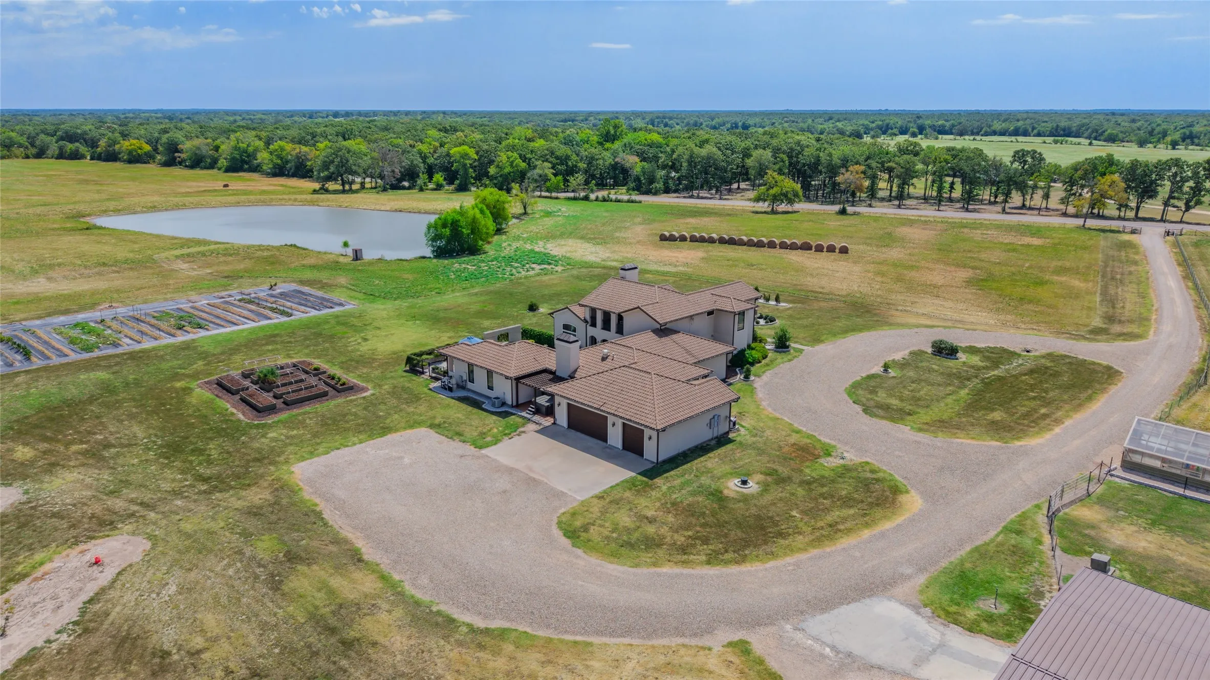 Single Family Residence For Sale in Lamar County , 11819 Farm Road 195, Paris, Texas 75462, 3 Bedroom, 4 Bathroom, 3 Garage spaces, 4,496 Sqft, built in 2012, mls#21399729, Real Estate Agent in Paris, Homes For Sale in Lamar county, Homes For Sale in Paris, Realtor in Paris Texas, Real Estate Brokerage Independent Realty Texas, Luminita Cordes Realtor