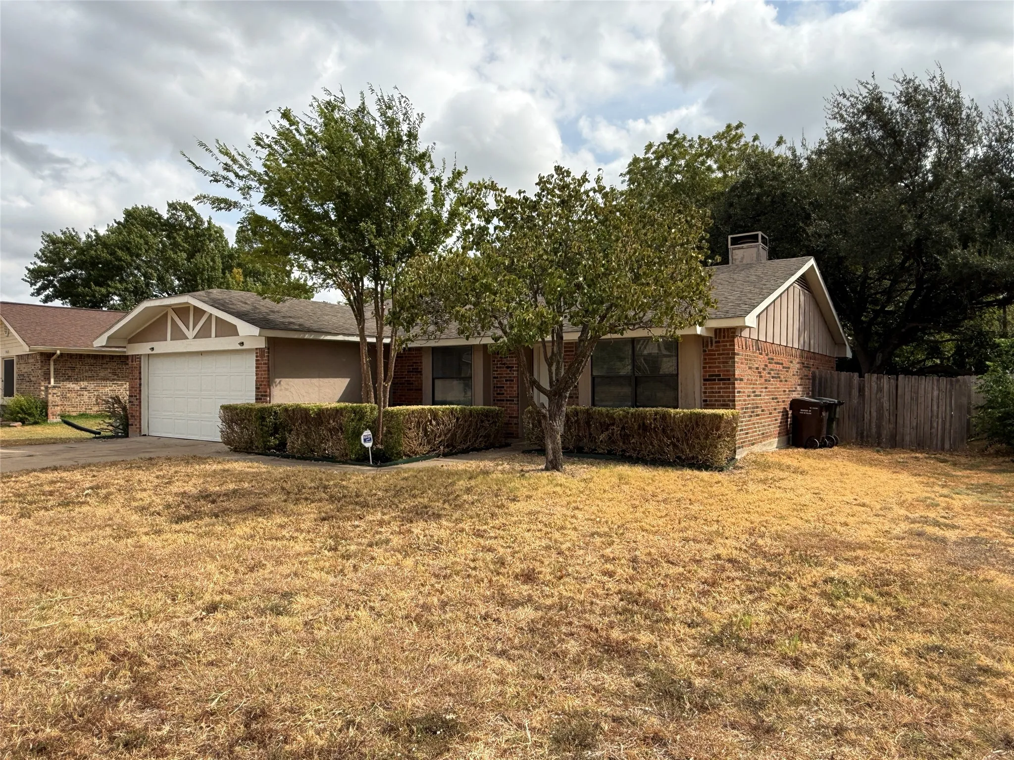 Single Family Residence For Rent in Collin County , 1464 Larchmont Drive, Plano, Texas 75074, 3 Bedroom, 2 Bathroom, 2 Garage spaces, 1,464 Sqft, built in 1983, mls#21402438, Real Estate Agent in Plano, Homes For Rent in Collin county, Homes For Rent in Plano, Realtor in Plano Texas, Real Estate Brokerage Independent Realty Texas, Luminita Cordes Realtor