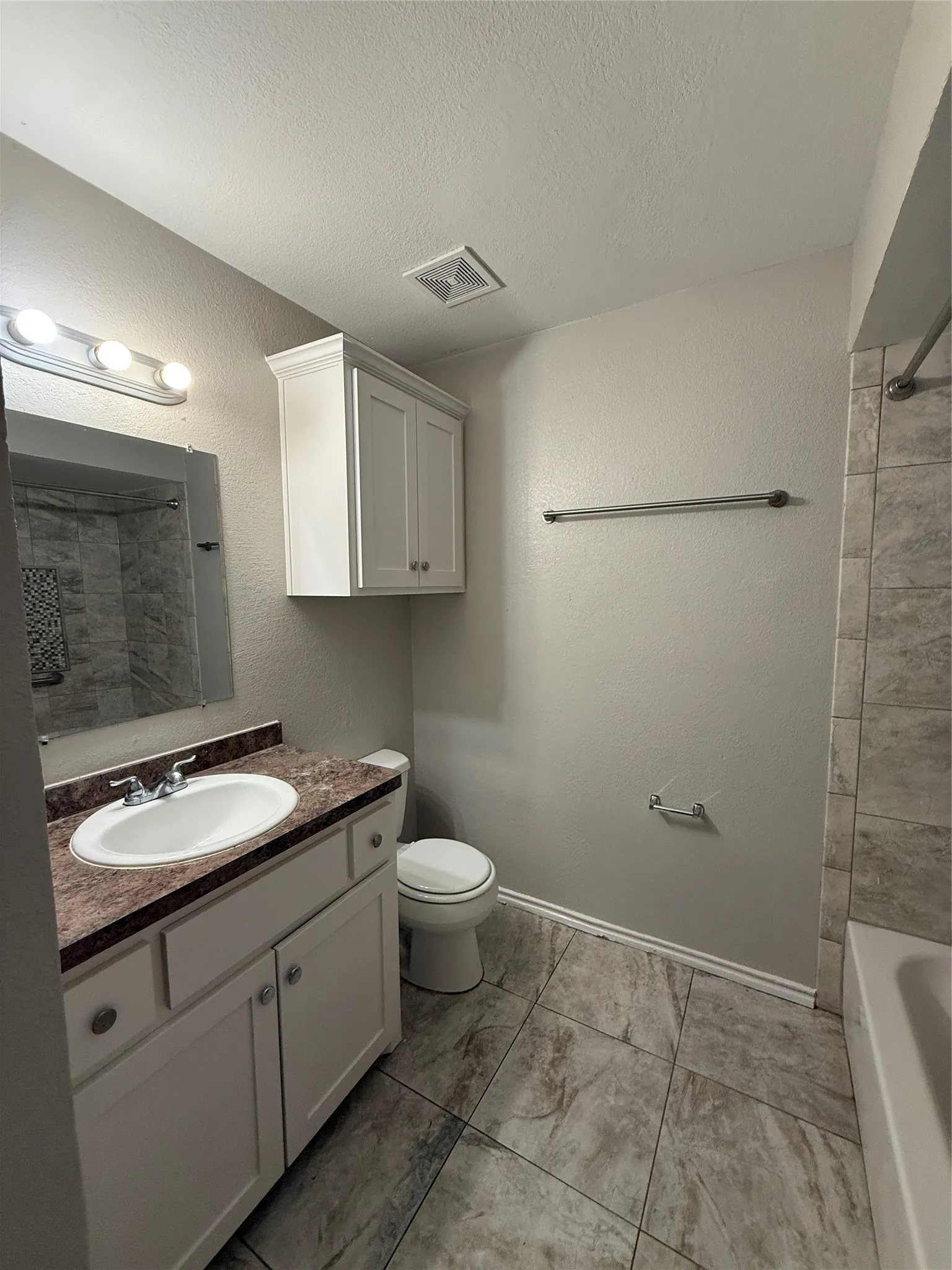 Single Family Residence For Rent in Collin County , 1464 Larchmont Drive, Plano, Texas 75074, 3 Bedroom, 2 Bathroom, 2 Garage spaces, 1,464 Sqft, built in 1983, mls#21402438, Real Estate Agent in Plano, Homes For Rent in Collin county, Homes For Rent in Plano, Realtor in Plano Texas, Real Estate Brokerage Independent Realty Texas, Luminita Cordes Realtor