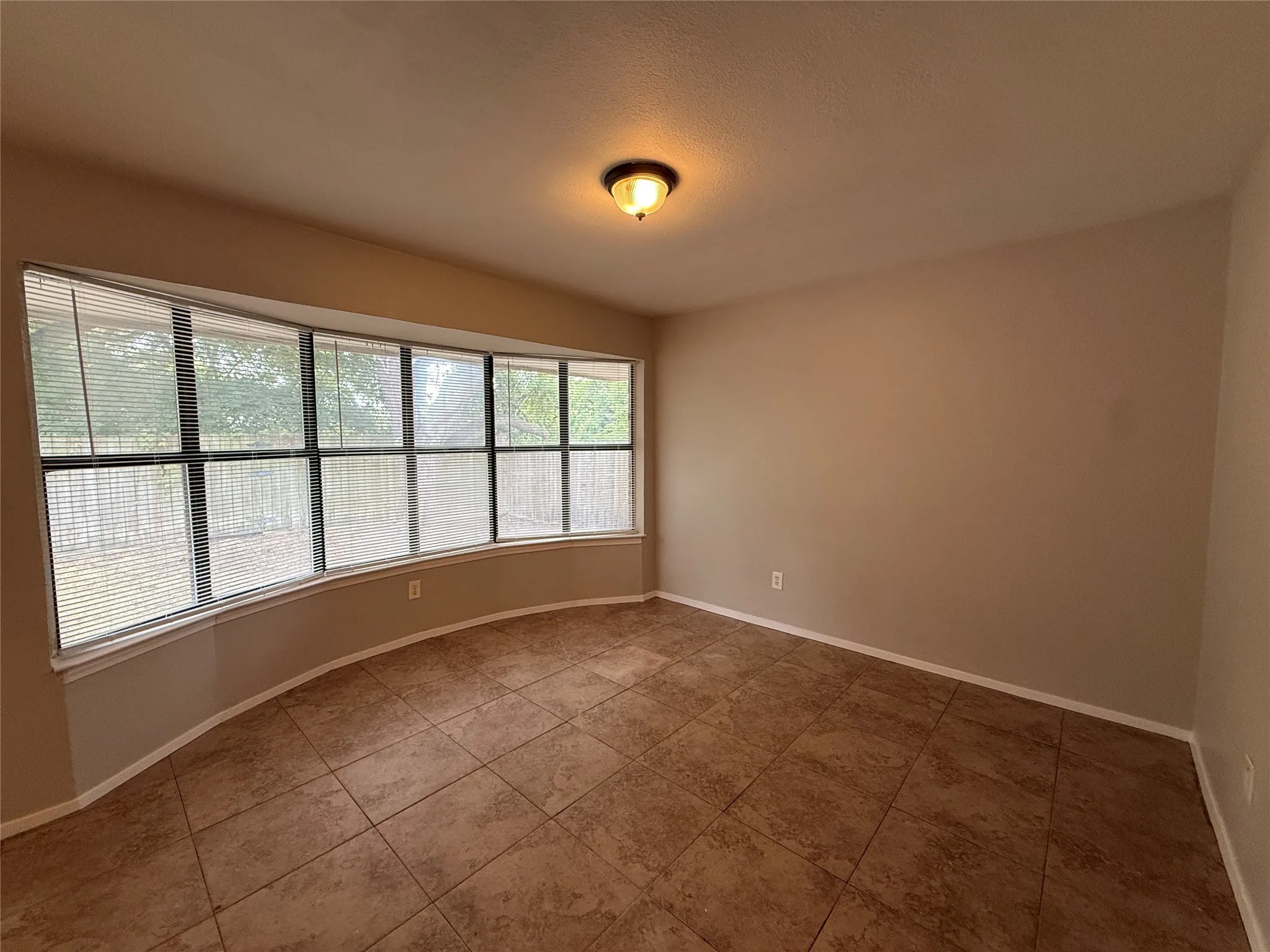 Single Family Residence For Rent in Collin County , 1464 Larchmont Drive, Plano, Texas 75074, 3 Bedroom, 2 Bathroom, 2 Garage spaces, 1,464 Sqft, built in 1983, mls#21402438, Real Estate Agent in Plano, Homes For Rent in Collin county, Homes For Rent in Plano, Realtor in Plano Texas, Real Estate Brokerage Independent Realty Texas, Luminita Cordes Realtor