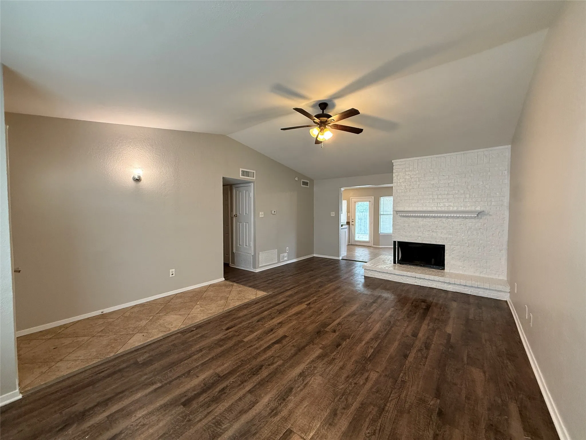 Single Family Residence For Rent in Collin County , 1464 Larchmont Drive, Plano, Texas 75074, 3 Bedroom, 2 Bathroom, 2 Garage spaces, 1,464 Sqft, built in 1983, mls#21402438, Real Estate Agent in Plano, Homes For Rent in Collin county, Homes For Rent in Plano, Realtor in Plano Texas, Real Estate Brokerage Independent Realty Texas, Luminita Cordes Realtor