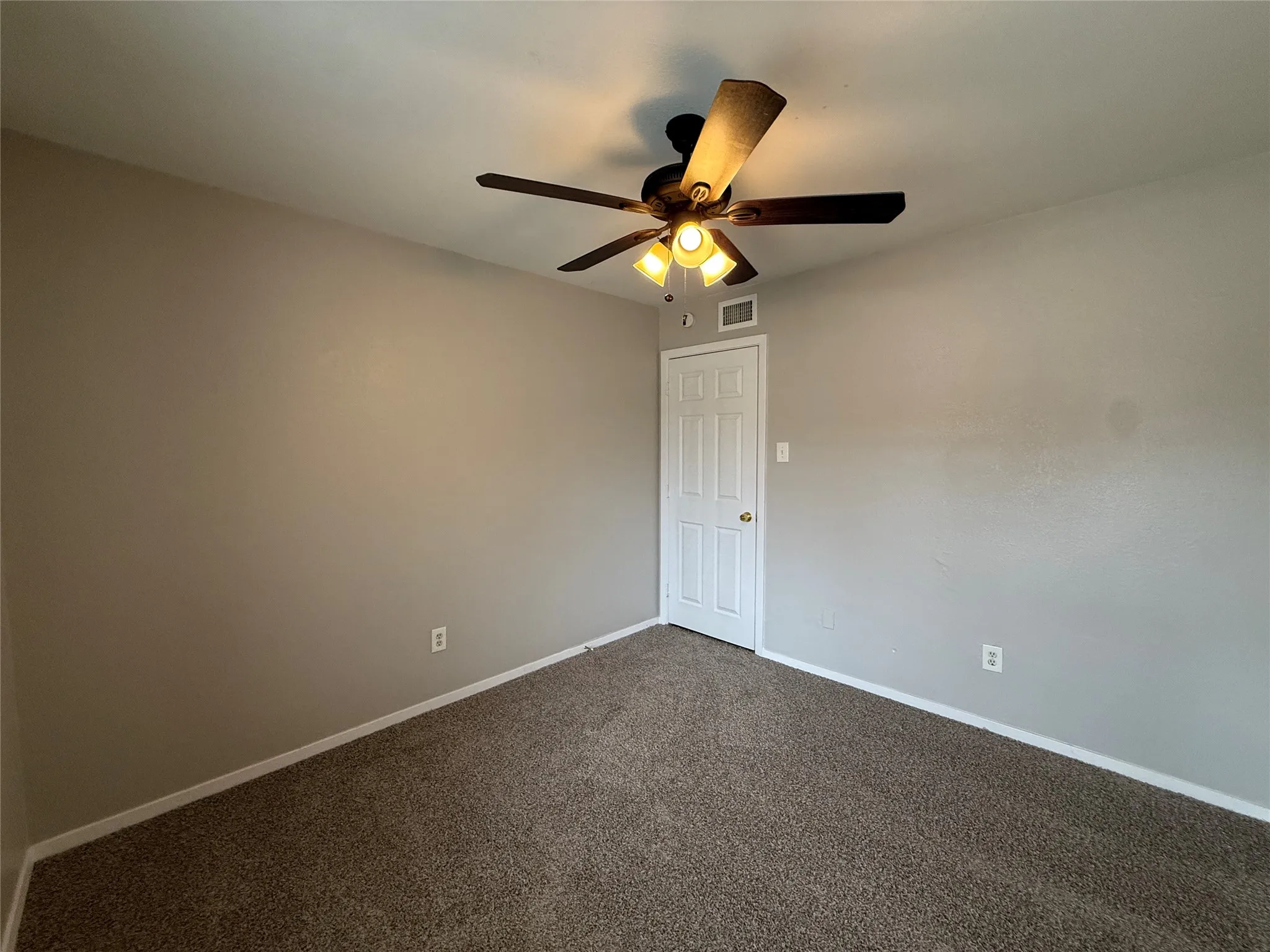 Single Family Residence For Rent in Collin County , 1464 Larchmont Drive, Plano, Texas 75074, 3 Bedroom, 2 Bathroom, 2 Garage spaces, 1,464 Sqft, built in 1983, mls#21402438, Real Estate Agent in Plano, Homes For Rent in Collin county, Homes For Rent in Plano, Realtor in Plano Texas, Real Estate Brokerage Independent Realty Texas, Luminita Cordes Realtor