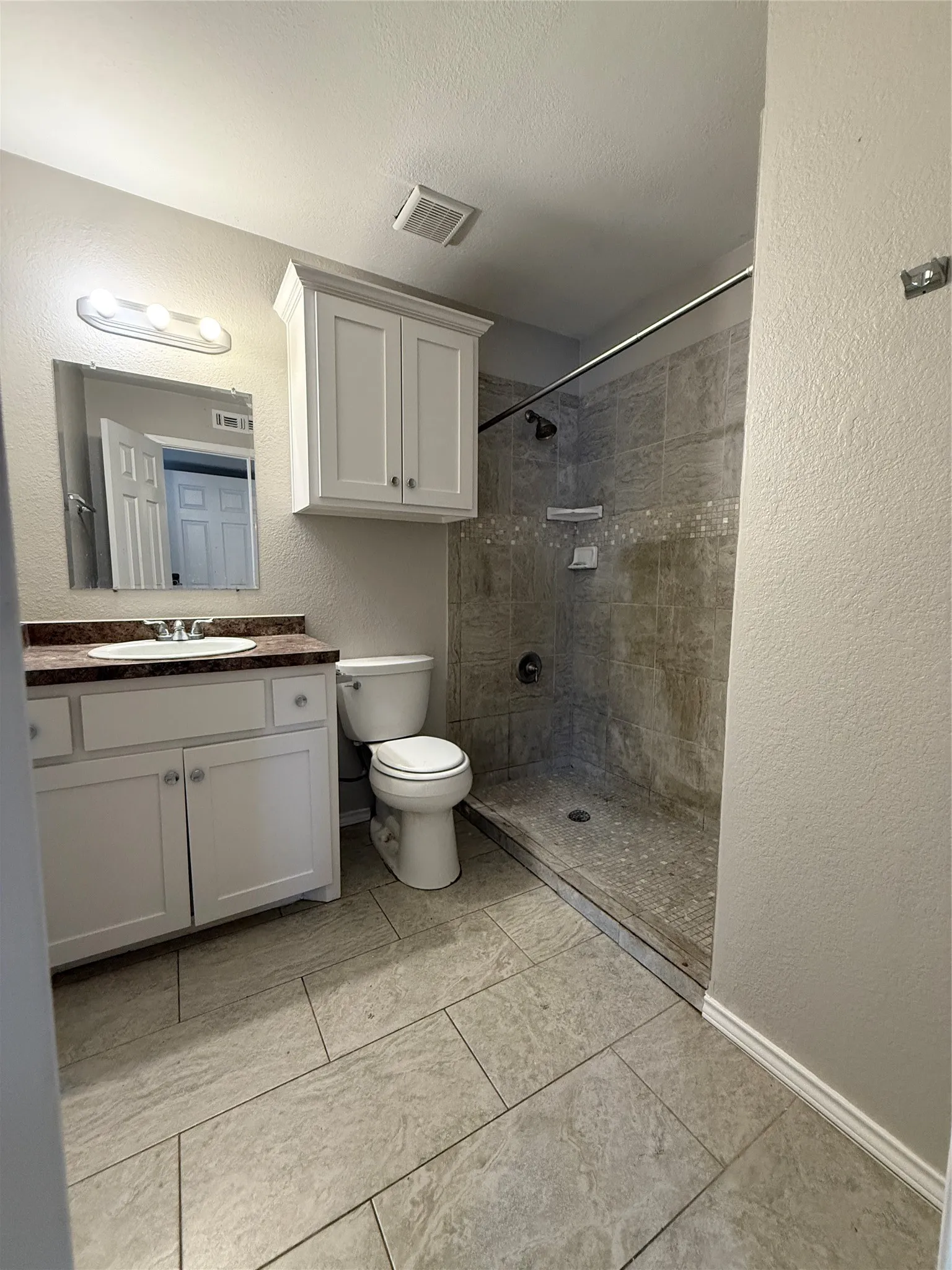 Single Family Residence For Rent in Collin County , 1464 Larchmont Drive, Plano, Texas 75074, 3 Bedroom, 2 Bathroom, 2 Garage spaces, 1,464 Sqft, built in 1983, mls#21402438, Real Estate Agent in Plano, Homes For Rent in Collin county, Homes For Rent in Plano, Realtor in Plano Texas, Real Estate Brokerage Independent Realty Texas, Luminita Cordes Realtor