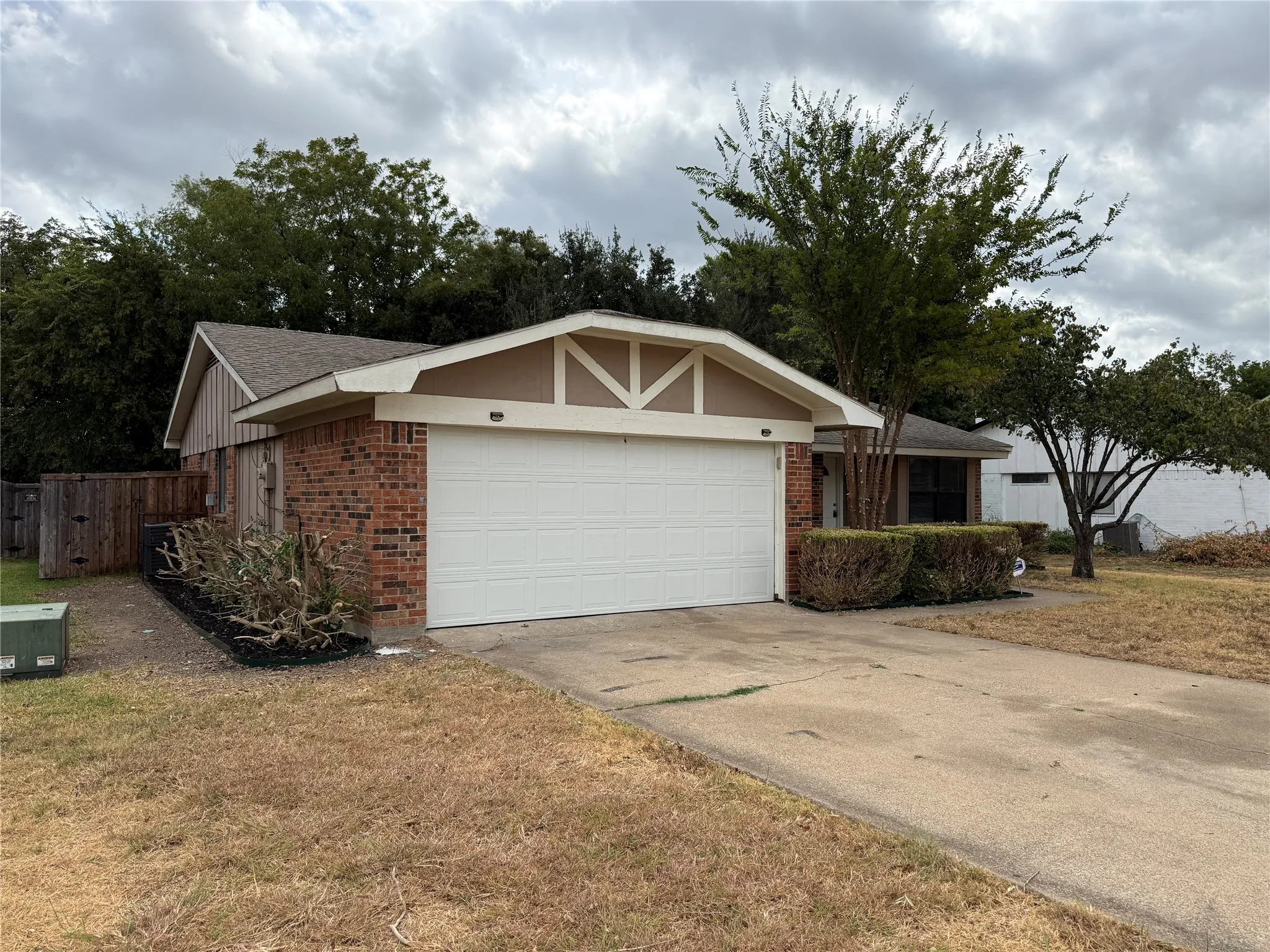 Single Family Residence For Rent in Collin County , 1464 Larchmont Drive, Plano, Texas 75074, 3 Bedroom, 2 Bathroom, 2 Garage spaces, 1,464 Sqft, built in 1983, mls#21402438, Real Estate Agent in Plano, Homes For Rent in Collin county, Homes For Rent in Plano, Realtor in Plano Texas, Real Estate Brokerage Independent Realty Texas, Luminita Cordes Realtor