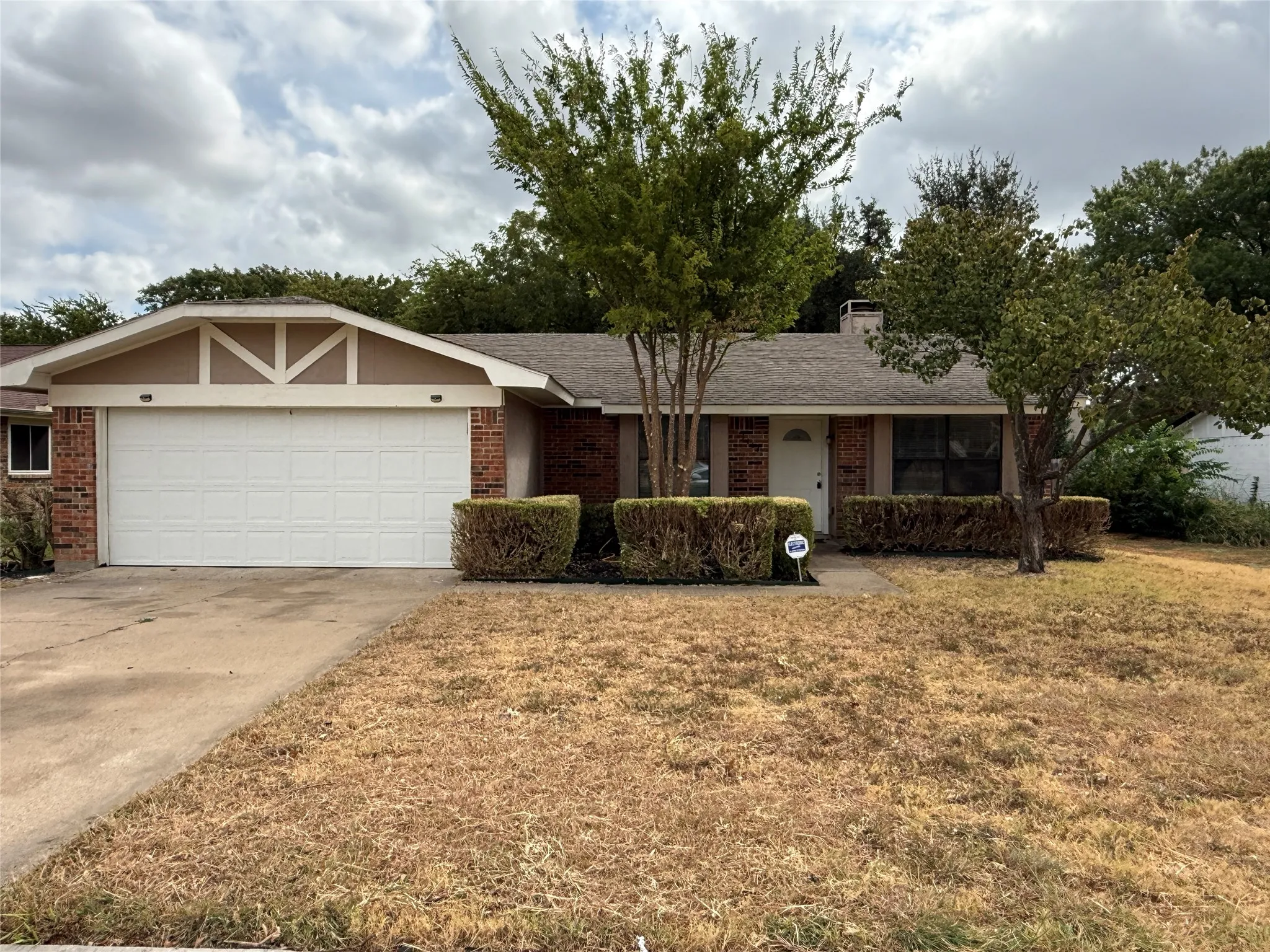 Single Family Residence For Rent in Collin County , 1464 Larchmont Drive, Plano, Texas 75074, 3 Bedroom, 2 Bathroom, 2 Garage spaces, 1,464 Sqft, built in 1983, mls#21402438, Real Estate Agent in Plano, Homes For Rent in Collin county, Homes For Rent in Plano, Realtor in Plano Texas, Real Estate Brokerage Independent Realty Texas, Luminita Cordes Realtor