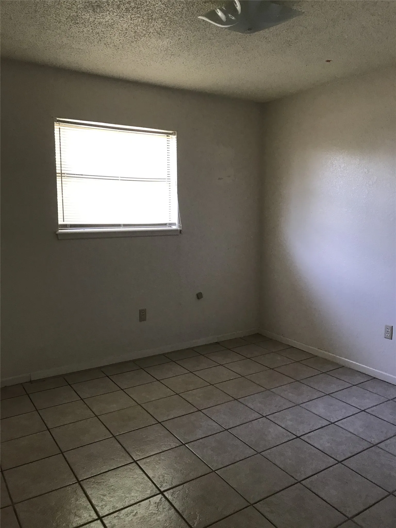 Single Family Residence For Rent in Taylor County , 8 Ron Circle, Merkel, Texas 79536, 3 Bedroom, 1 Bathroom, 1 Garage spaces, 1,000 Sqft, built in 1980, mls#21402440, Real Estate Agent in Merkel, Homes For Rent in Taylor county, Homes For Rent in Merkel, Realtor in Merkel Texas, Real Estate Brokerage Independent Realty Texas, Luminita Cordes Realtor