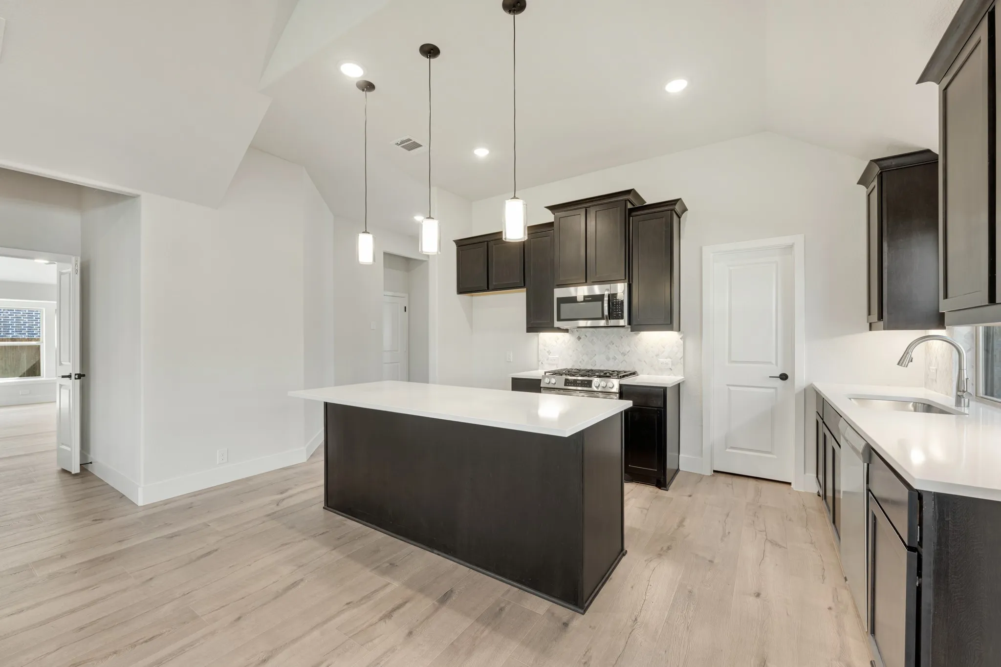 Single Family Residence For Sale in Dallas County , 409 Chestnut Lane, Glenn Heights, Texas 75154, 4 Bedroom, 2 Bathroom, 2 Garage spaces, 2,243 Sqft, built in 2026, mls#21402446, Real Estate Agent in Glenn Heights, Homes For Sale in Dallas county, Homes For Sale in Glenn Heights, Realtor in Glenn Heights Texas, Real Estate Brokerage Independent Realty Texas, Luminita Cordes Realtor