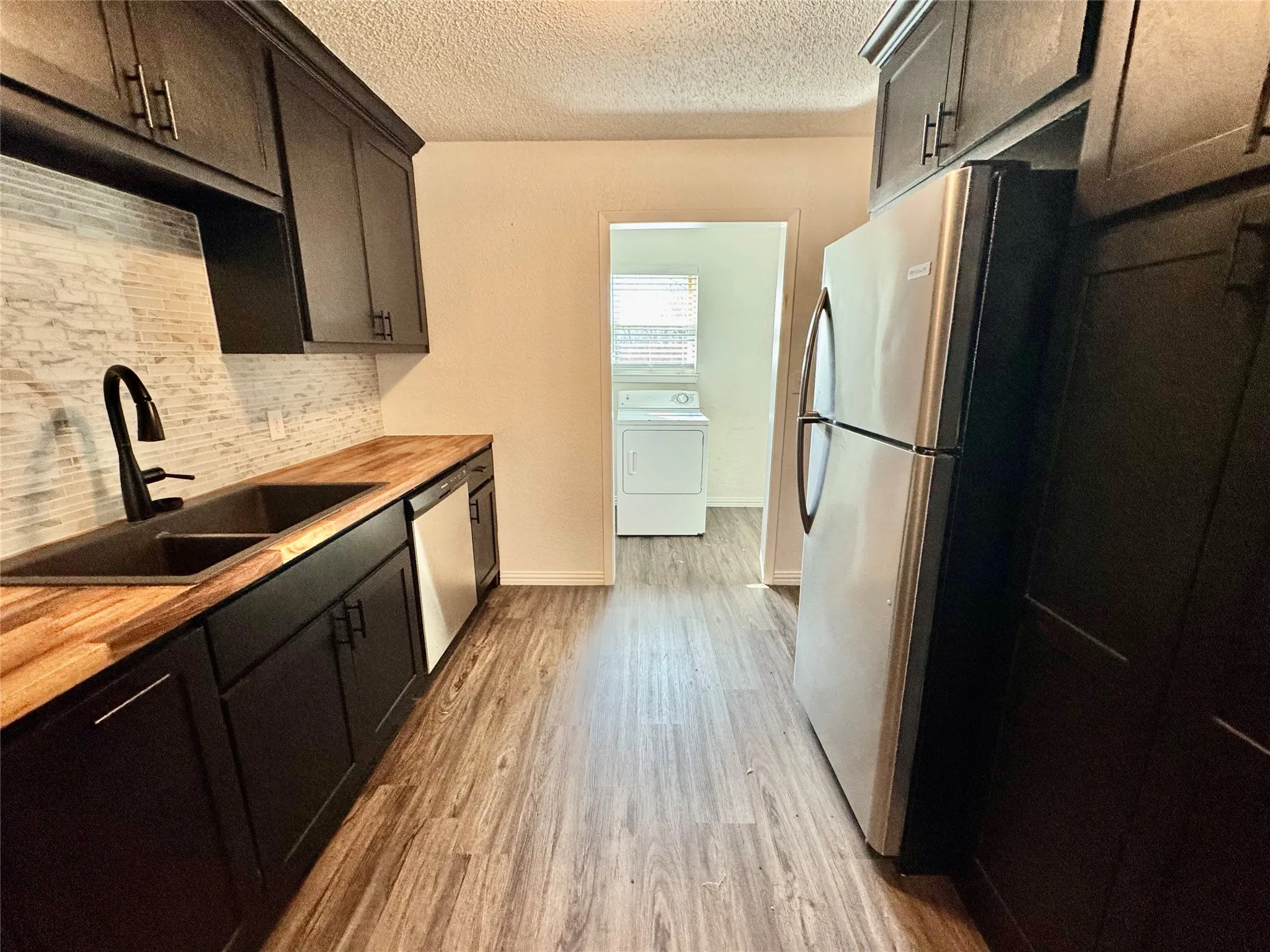Single Family Residence For Sale in Hood County , 113 W Arnold Street, Granbury, Texas 76048, 3 Bedroom, 1 Bathroom, Garage spaces, 988 Sqft, built in 1939, mls#21402449, Real Estate Agent in Granbury, Homes For Sale in Hood county, Homes For Sale in Granbury, Realtor in Granbury Texas, Real Estate Brokerage Independent Realty Texas, Luminita Cordes Realtor