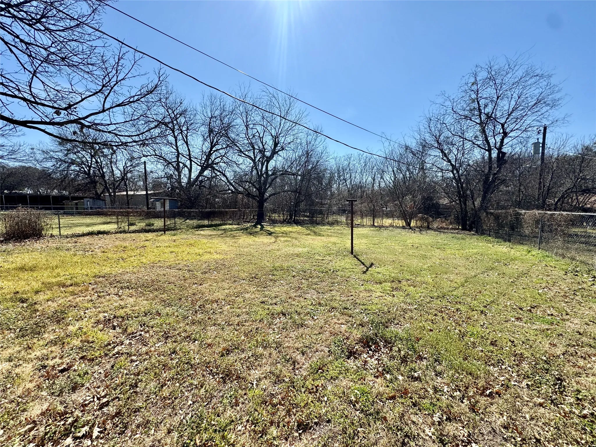 Single Family Residence For Sale in Hood County , 113 W Arnold Street, Granbury, Texas 76048, 3 Bedroom, 1 Bathroom, Garage spaces, 988 Sqft, built in 1939, mls#21402449, Real Estate Agent in Granbury, Homes For Sale in Hood county, Homes For Sale in Granbury, Realtor in Granbury Texas, Real Estate Brokerage Independent Realty Texas, Luminita Cordes Realtor