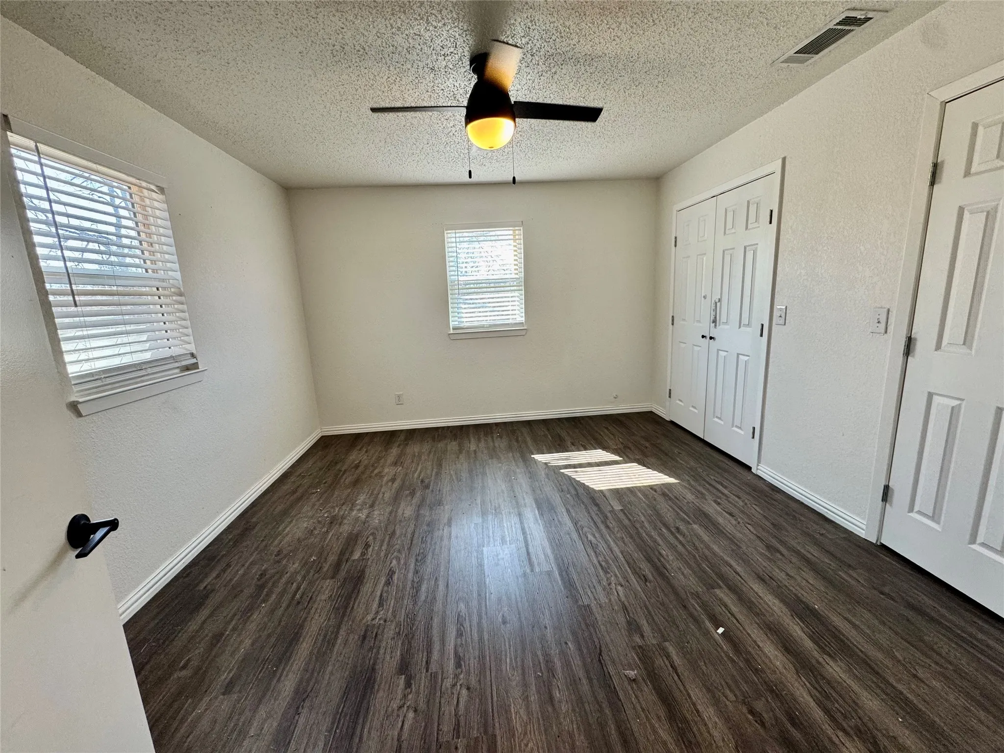 Single Family Residence For Sale in Hood County , 113 W Arnold Street, Granbury, Texas 76048, 3 Bedroom, 1 Bathroom, Garage spaces, 988 Sqft, built in 1939, mls#21402449, Real Estate Agent in Granbury, Homes For Sale in Hood county, Homes For Sale in Granbury, Realtor in Granbury Texas, Real Estate Brokerage Independent Realty Texas, Luminita Cordes Realtor