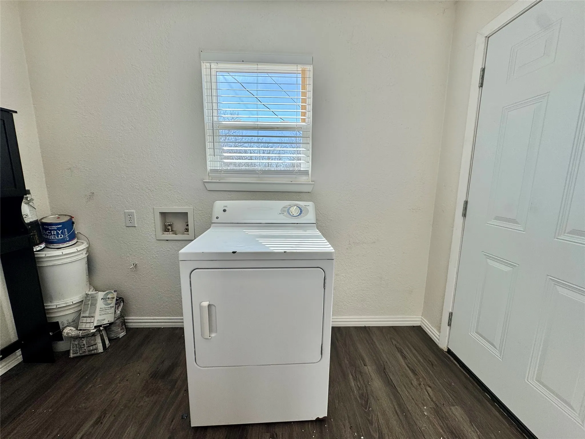 Single Family Residence For Sale in Hood County , 113 W Arnold Street, Granbury, Texas 76048, 3 Bedroom, 1 Bathroom, Garage spaces, 988 Sqft, built in 1939, mls#21402449, Real Estate Agent in Granbury, Homes For Sale in Hood county, Homes For Sale in Granbury, Realtor in Granbury Texas, Real Estate Brokerage Independent Realty Texas, Luminita Cordes Realtor