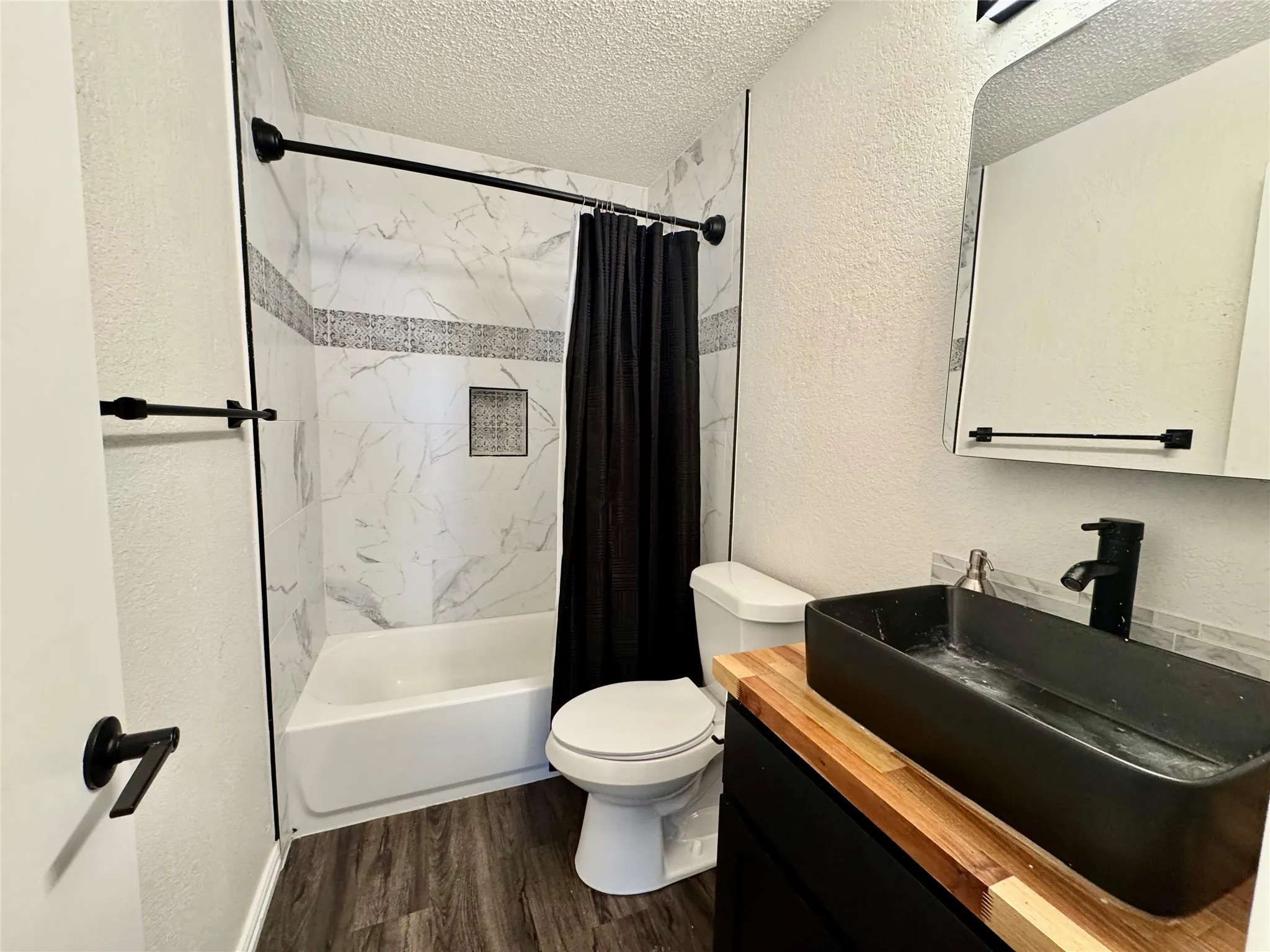 Single Family Residence For Sale in Hood County , 113 W Arnold Street, Granbury, Texas 76048, 3 Bedroom, 1 Bathroom, Garage spaces, 988 Sqft, built in 1939, mls#21402449, Real Estate Agent in Granbury, Homes For Sale in Hood county, Homes For Sale in Granbury, Realtor in Granbury Texas, Real Estate Brokerage Independent Realty Texas, Luminita Cordes Realtor