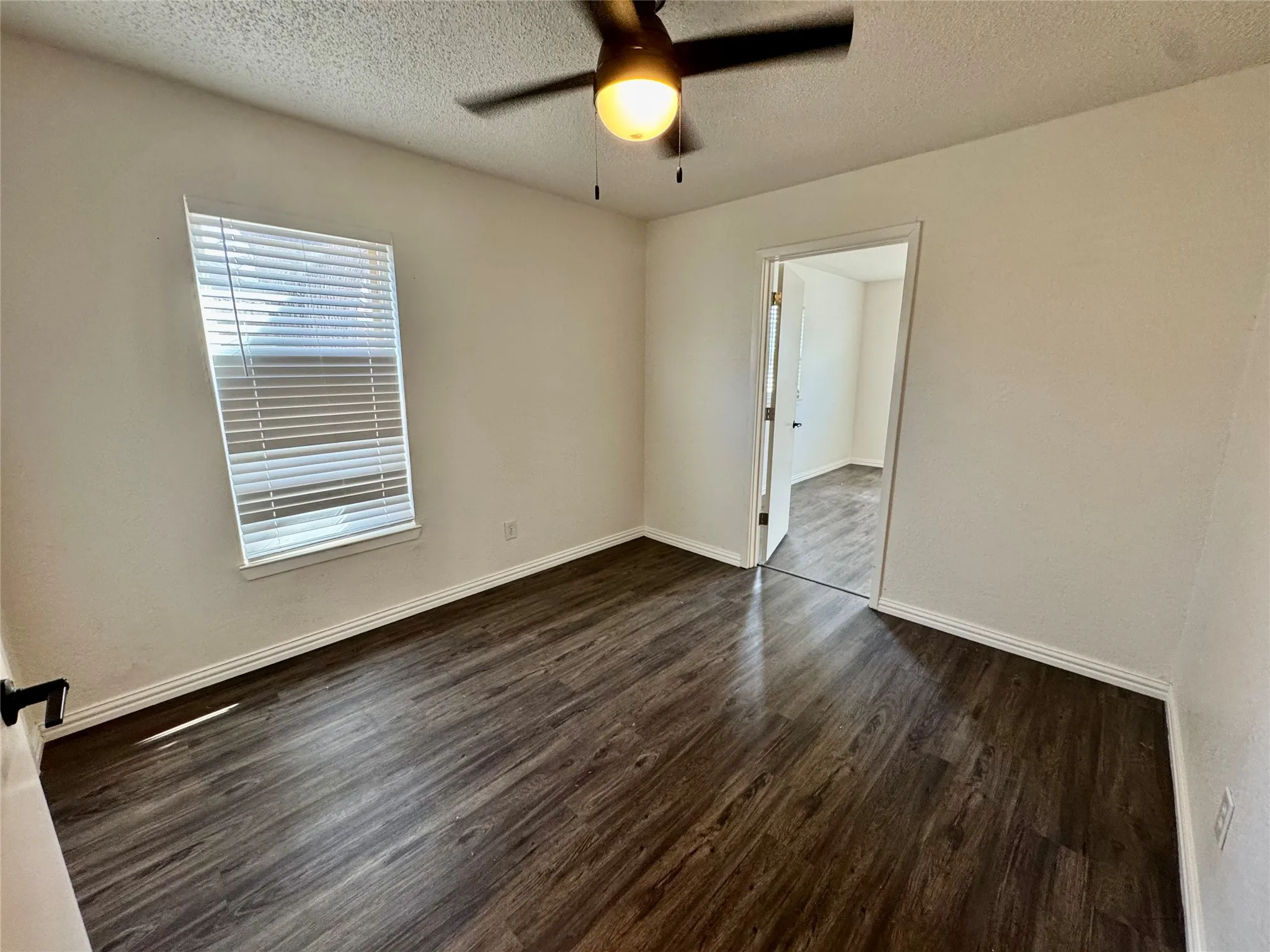 Single Family Residence For Sale in Hood County , 113 W Arnold Street, Granbury, Texas 76048, 3 Bedroom, 1 Bathroom, Garage spaces, 988 Sqft, built in 1939, mls#21402449, Real Estate Agent in Granbury, Homes For Sale in Hood county, Homes For Sale in Granbury, Realtor in Granbury Texas, Real Estate Brokerage Independent Realty Texas, Luminita Cordes Realtor