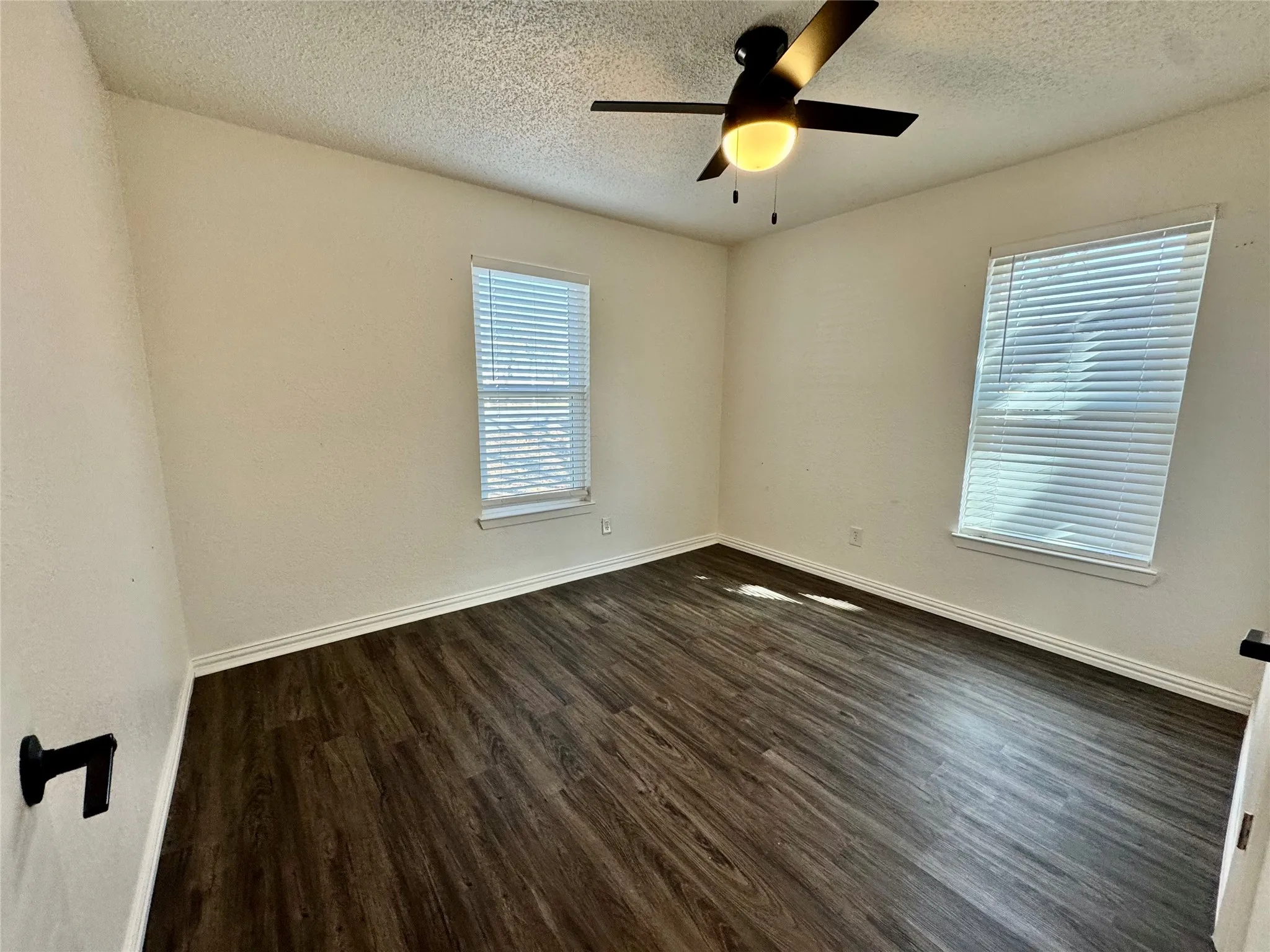 Single Family Residence For Sale in Hood County , 113 W Arnold Street, Granbury, Texas 76048, 3 Bedroom, 1 Bathroom, Garage spaces, 988 Sqft, built in 1939, mls#21402449, Real Estate Agent in Granbury, Homes For Sale in Hood county, Homes For Sale in Granbury, Realtor in Granbury Texas, Real Estate Brokerage Independent Realty Texas, Luminita Cordes Realtor