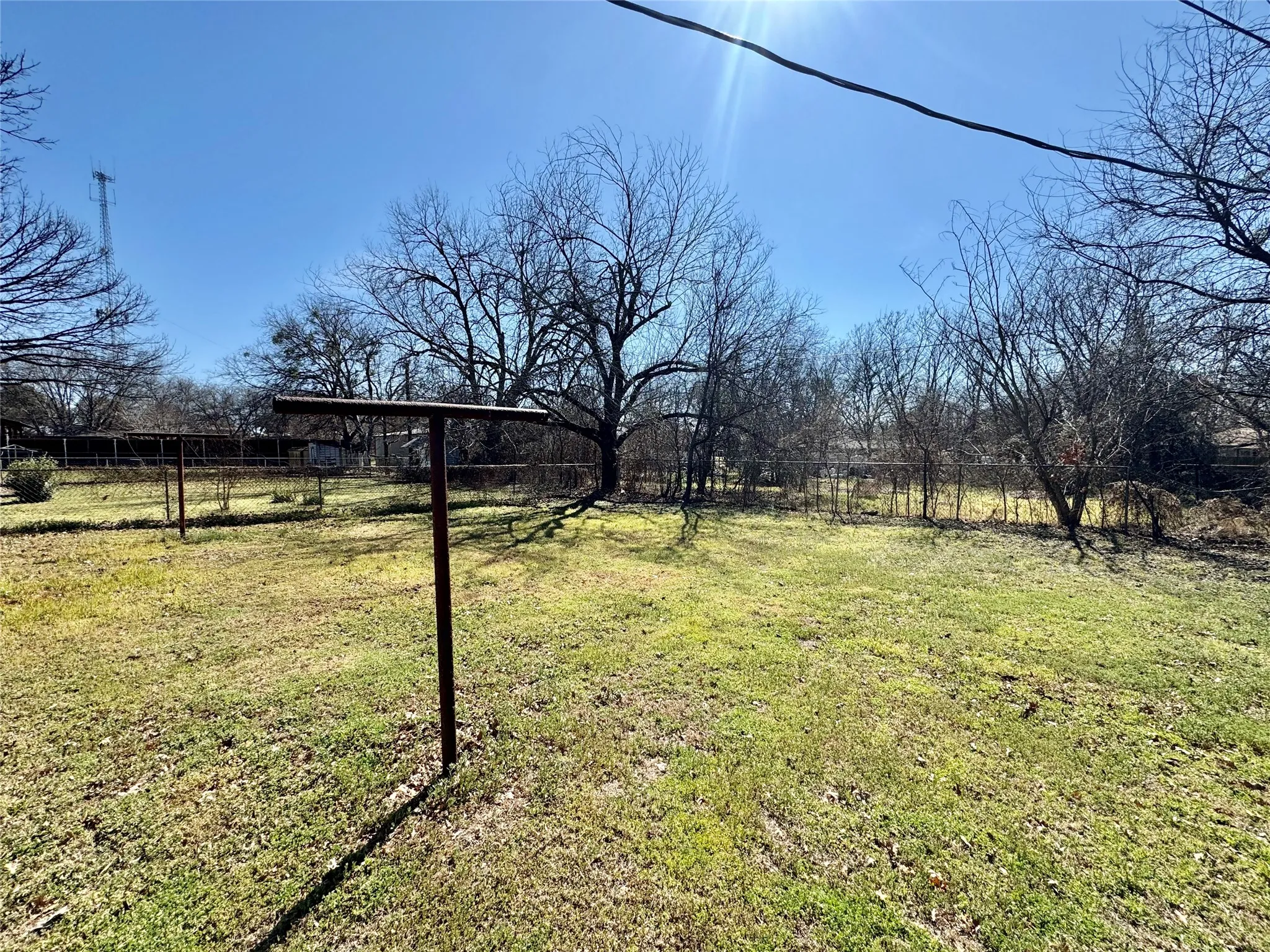 Single Family Residence For Sale in Hood County , 113 W Arnold Street, Granbury, Texas 76048, 3 Bedroom, 1 Bathroom, Garage spaces, 988 Sqft, built in 1939, mls#21402449, Real Estate Agent in Granbury, Homes For Sale in Hood county, Homes For Sale in Granbury, Realtor in Granbury Texas, Real Estate Brokerage Independent Realty Texas, Luminita Cordes Realtor