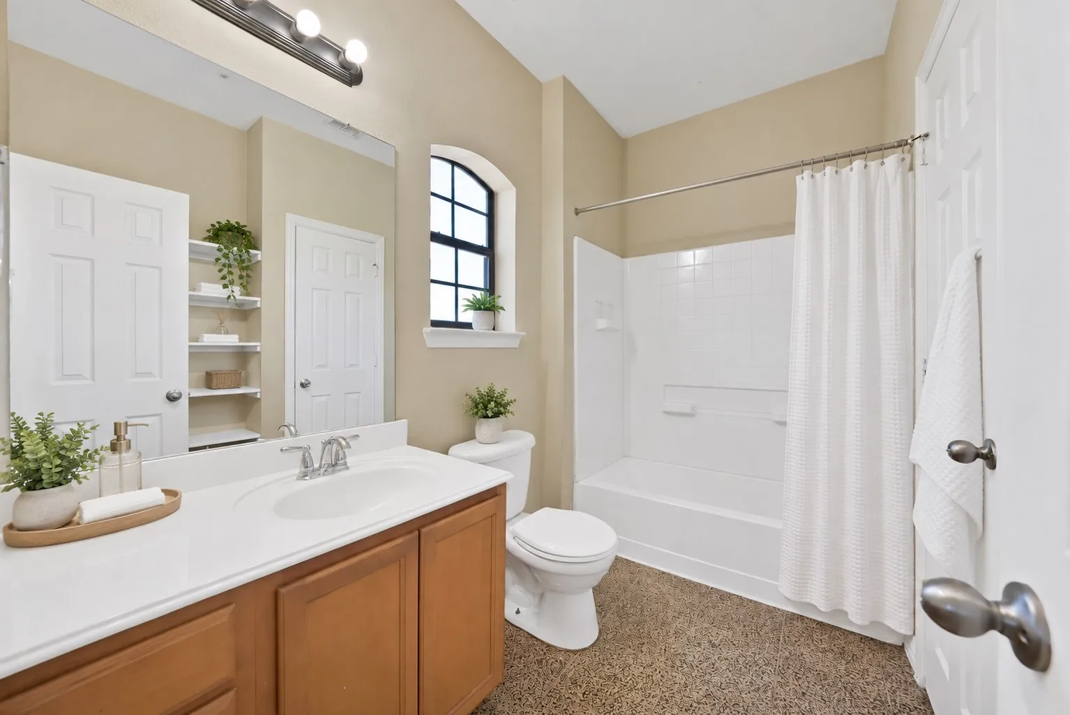 upstairs secondary bathroom