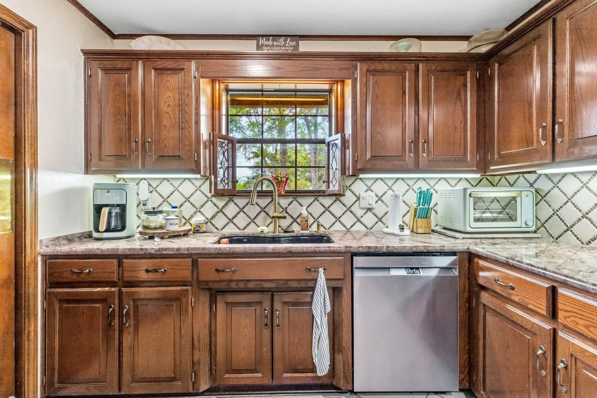 Single Family Residence For Sale in Hopkins County , 101 Briarwood Street, Sulphur Springs, Texas 75482, 3 Bedroom, 3 Bathroom, 2 Garage spaces, 2,737 Sqft, built in 1987, mls#21400266, Real Estate Agent in Sulphur Springs, Homes For Sale in Hopkins county, Homes For Sale in Sulphur Springs, Realtor in Sulphur Springs Texas, Real Estate Brokerage Independent Realty Texas, Luminita Cordes Realtor