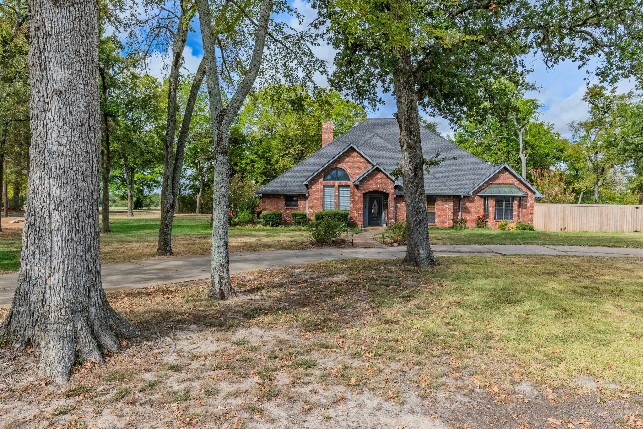 Single Family Residence For Sale in Hopkins County , 101 Briarwood Street, Sulphur Springs, Texas 75482, 3 Bedroom, 3 Bathroom, 2 Garage spaces, 2,737 Sqft, built in 1987, mls#21400266, Real Estate Agent in Sulphur Springs, Homes For Sale in Hopkins county, Homes For Sale in Sulphur Springs, Realtor in Sulphur Springs Texas, Real Estate Brokerage Independent Realty Texas, Luminita Cordes Realtor