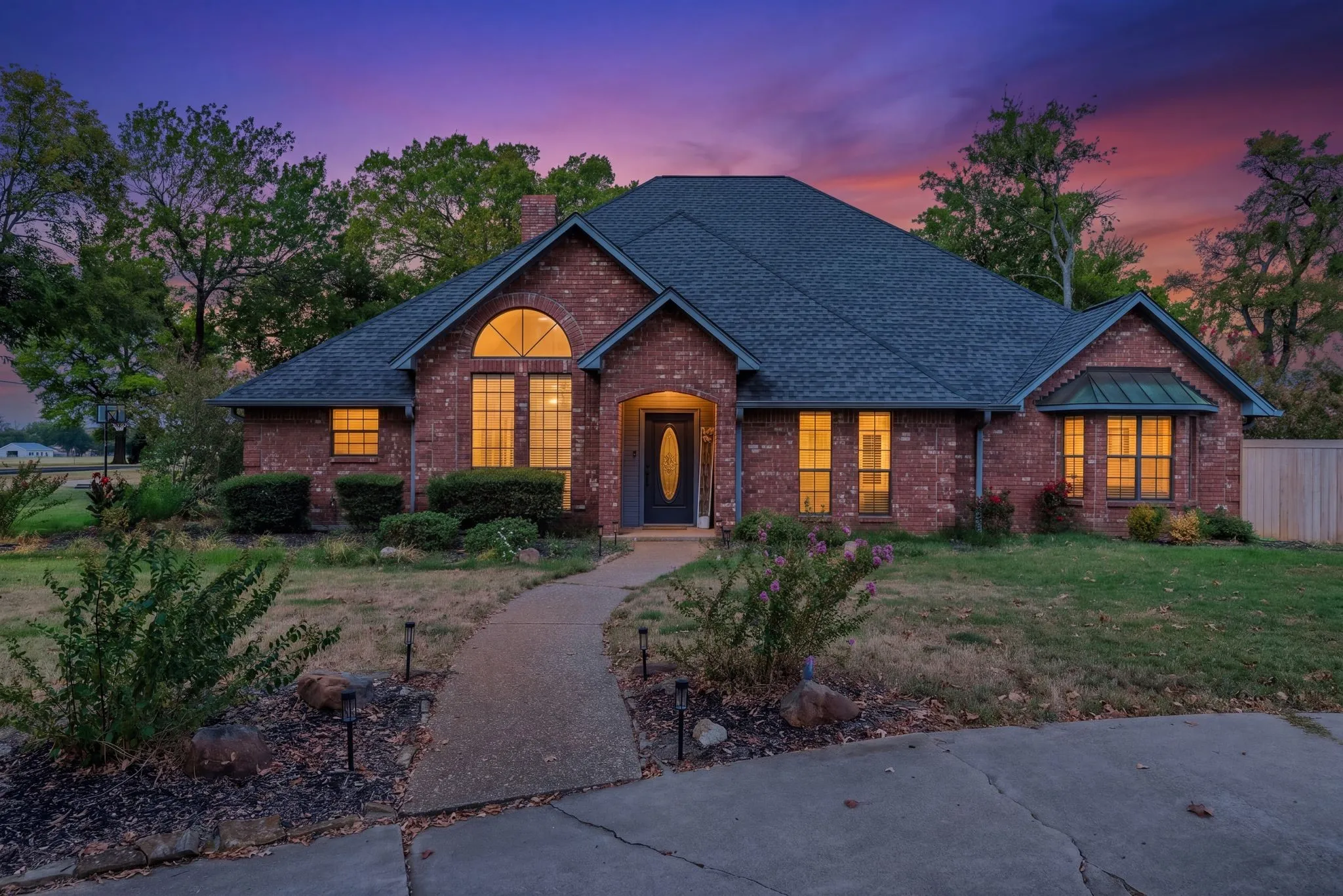 Single Family Residence For Sale in Hopkins County , 101 Briarwood Street, Sulphur Springs, Texas 75482, 3 Bedroom, 3 Bathroom, 2 Garage spaces, 2,737 Sqft, built in 1987, mls#21400266, Real Estate Agent in Sulphur Springs, Homes For Sale in Hopkins county, Homes For Sale in Sulphur Springs, Realtor in Sulphur Springs Texas, Real Estate Brokerage Independent Realty Texas, Luminita Cordes Realtor