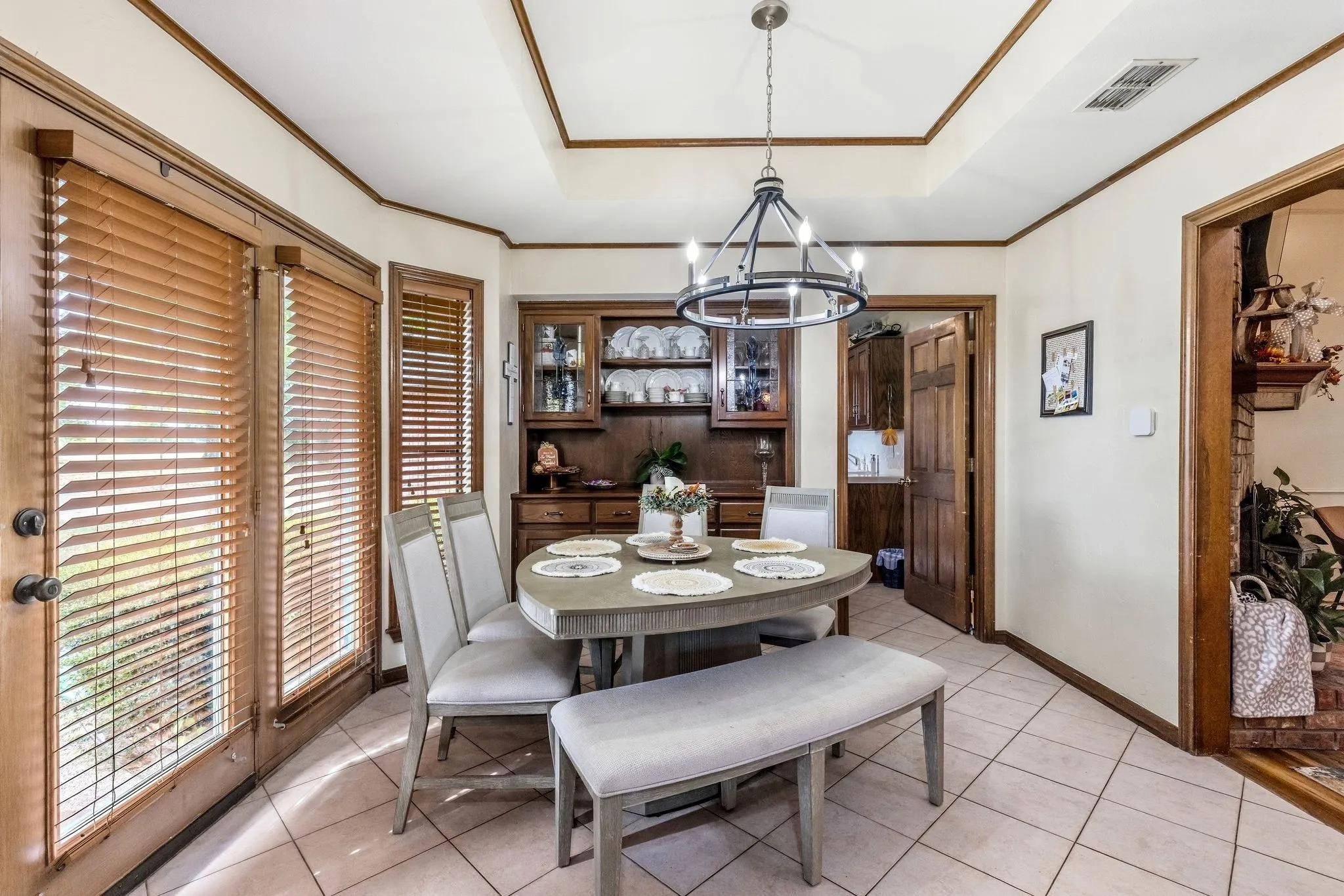 Single Family Residence For Sale in Hopkins County , 101 Briarwood Street, Sulphur Springs, Texas 75482, 3 Bedroom, 3 Bathroom, 2 Garage spaces, 2,737 Sqft, built in 1987, mls#21400266, Real Estate Agent in Sulphur Springs, Homes For Sale in Hopkins county, Homes For Sale in Sulphur Springs, Realtor in Sulphur Springs Texas, Real Estate Brokerage Independent Realty Texas, Luminita Cordes Realtor