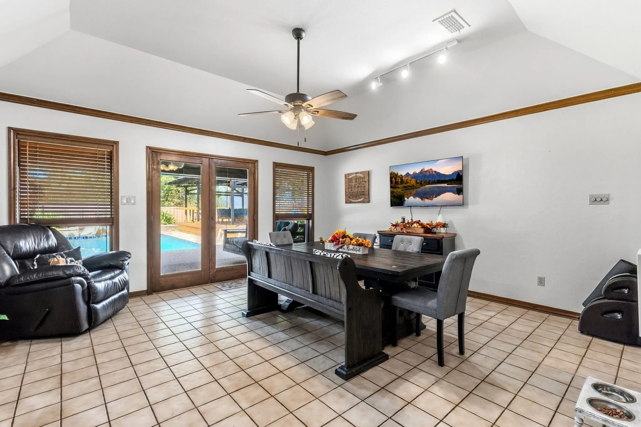 Single Family Residence For Sale in Hopkins County , 101 Briarwood Street, Sulphur Springs, Texas 75482, 3 Bedroom, 3 Bathroom, 2 Garage spaces, 2,737 Sqft, built in 1987, mls#21400266, Real Estate Agent in Sulphur Springs, Homes For Sale in Hopkins county, Homes For Sale in Sulphur Springs, Realtor in Sulphur Springs Texas, Real Estate Brokerage Independent Realty Texas, Luminita Cordes Realtor