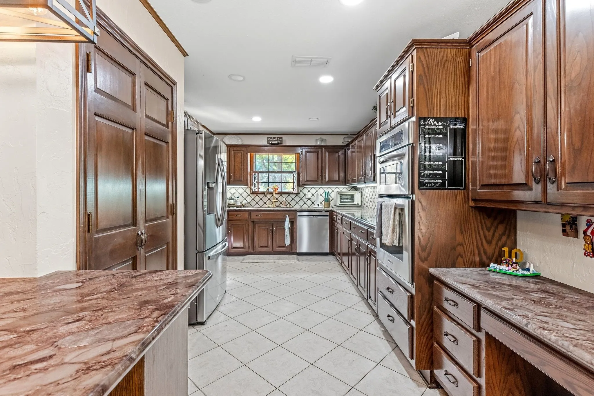 Single Family Residence For Sale in Hopkins County , 101 Briarwood Street, Sulphur Springs, Texas 75482, 3 Bedroom, 3 Bathroom, 2 Garage spaces, 2,737 Sqft, built in 1987, mls#21400266, Real Estate Agent in Sulphur Springs, Homes For Sale in Hopkins county, Homes For Sale in Sulphur Springs, Realtor in Sulphur Springs Texas, Real Estate Brokerage Independent Realty Texas, Luminita Cordes Realtor
