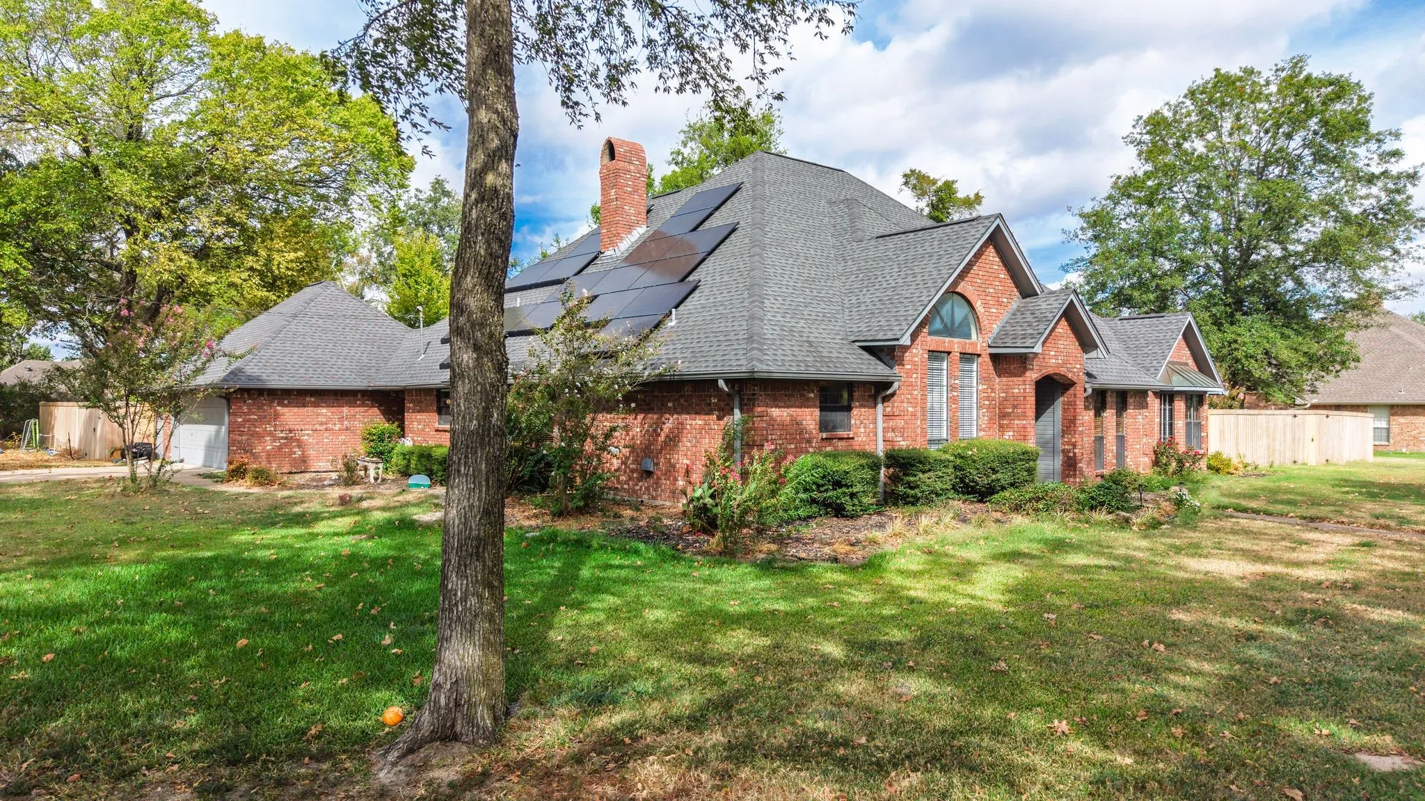 Single Family Residence For Sale in Hopkins County , 101 Briarwood Street, Sulphur Springs, Texas 75482, 3 Bedroom, 3 Bathroom, 2 Garage spaces, 2,737 Sqft, built in 1987, mls#21400266, Real Estate Agent in Sulphur Springs, Homes For Sale in Hopkins county, Homes For Sale in Sulphur Springs, Realtor in Sulphur Springs Texas, Real Estate Brokerage Independent Realty Texas, Luminita Cordes Realtor