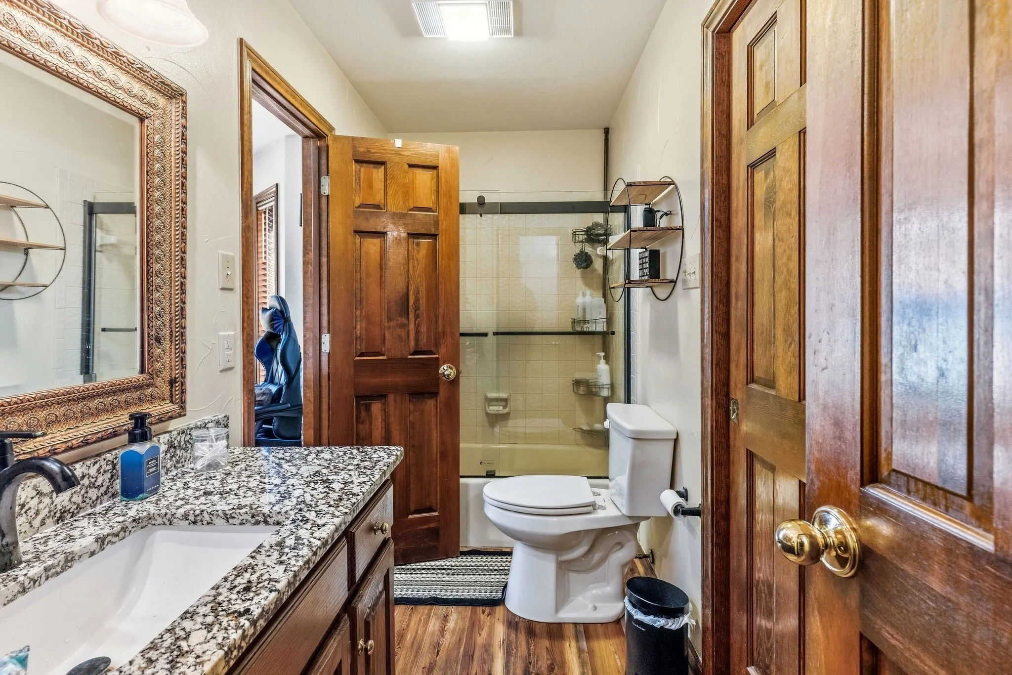 Single Family Residence For Sale in Hopkins County , 101 Briarwood Street, Sulphur Springs, Texas 75482, 3 Bedroom, 3 Bathroom, 2 Garage spaces, 2,737 Sqft, built in 1987, mls#21400266, Real Estate Agent in Sulphur Springs, Homes For Sale in Hopkins county, Homes For Sale in Sulphur Springs, Realtor in Sulphur Springs Texas, Real Estate Brokerage Independent Realty Texas, Luminita Cordes Realtor