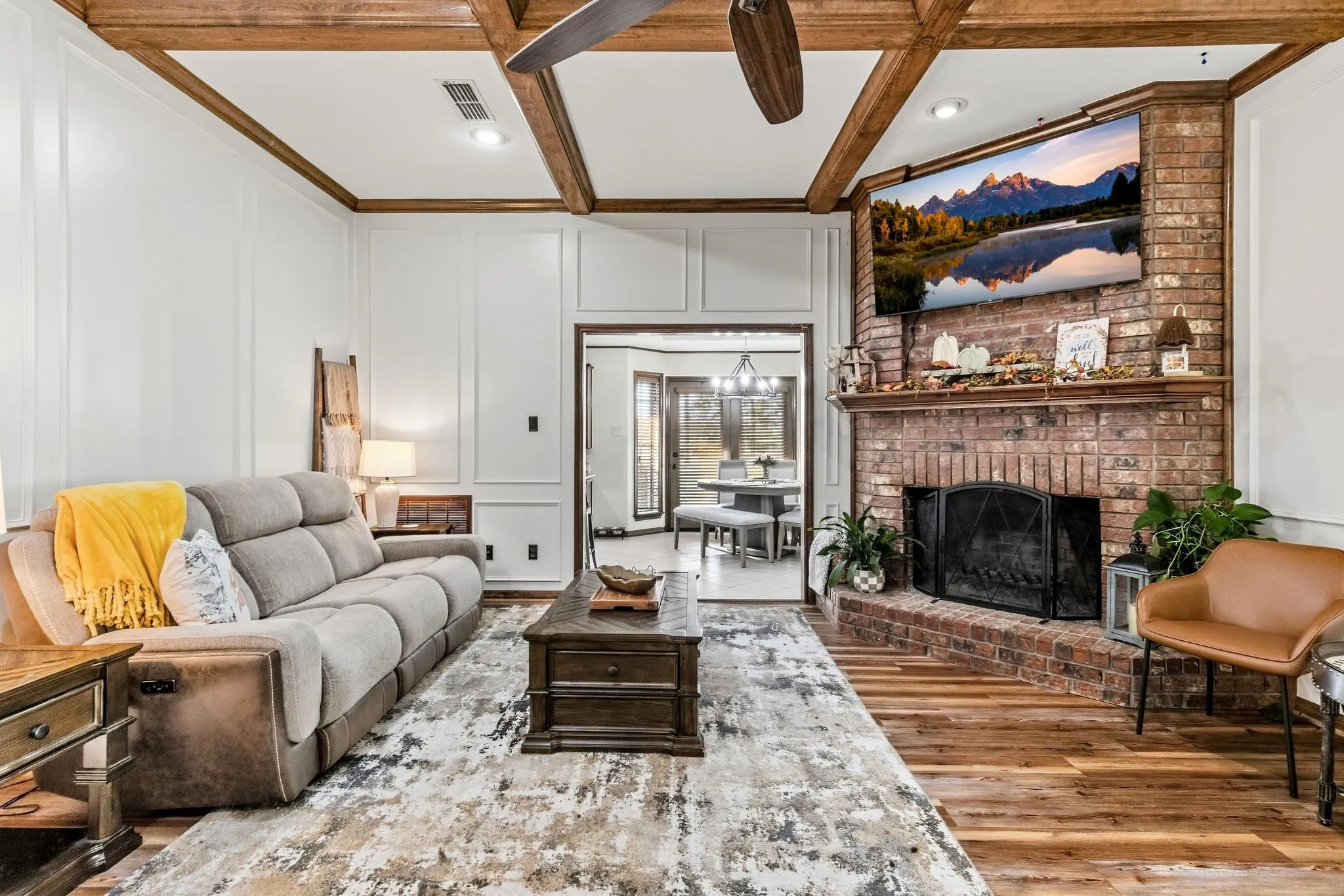 Single Family Residence For Sale in Hopkins County , 101 Briarwood Street, Sulphur Springs, Texas 75482, 3 Bedroom, 3 Bathroom, 2 Garage spaces, 2,737 Sqft, built in 1987, mls#21400266, Real Estate Agent in Sulphur Springs, Homes For Sale in Hopkins county, Homes For Sale in Sulphur Springs, Realtor in Sulphur Springs Texas, Real Estate Brokerage Independent Realty Texas, Luminita Cordes Realtor