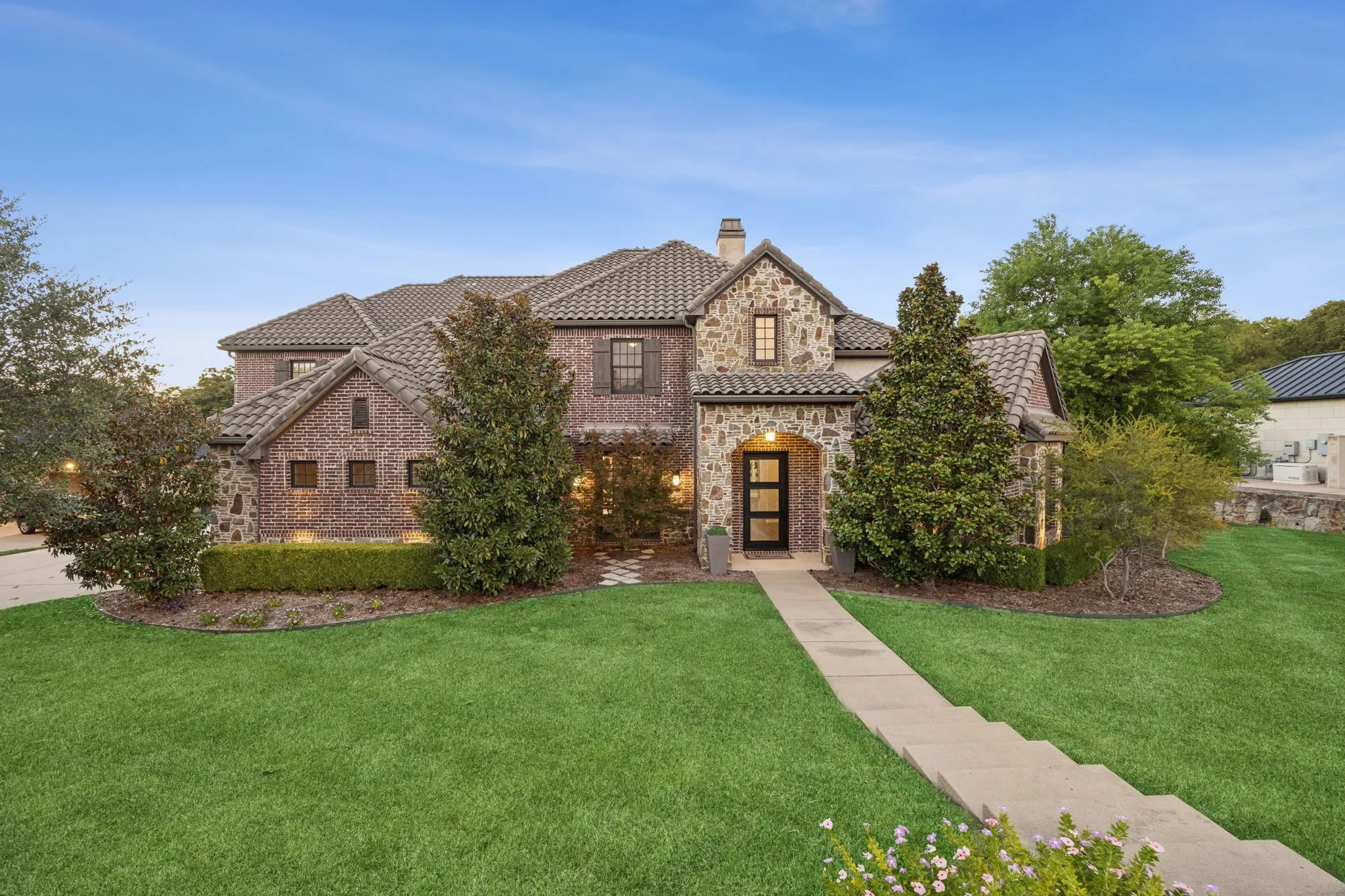 Single Family Residence For Sale in Rockwall County , 236 Summer Tanager Lane, Heath, Texas 75032, 5 Bedroom, 7 Bathroom, 3 Garage spaces, 6,063 Sqft, built in 2014, mls#21402427, Real Estate Agent in Heath, Homes For Sale in Rockwall county, Homes For Sale in Heath, Realtor in Heath Texas, Real Estate Brokerage Independent Realty Texas, Luminita Cordes Realtor