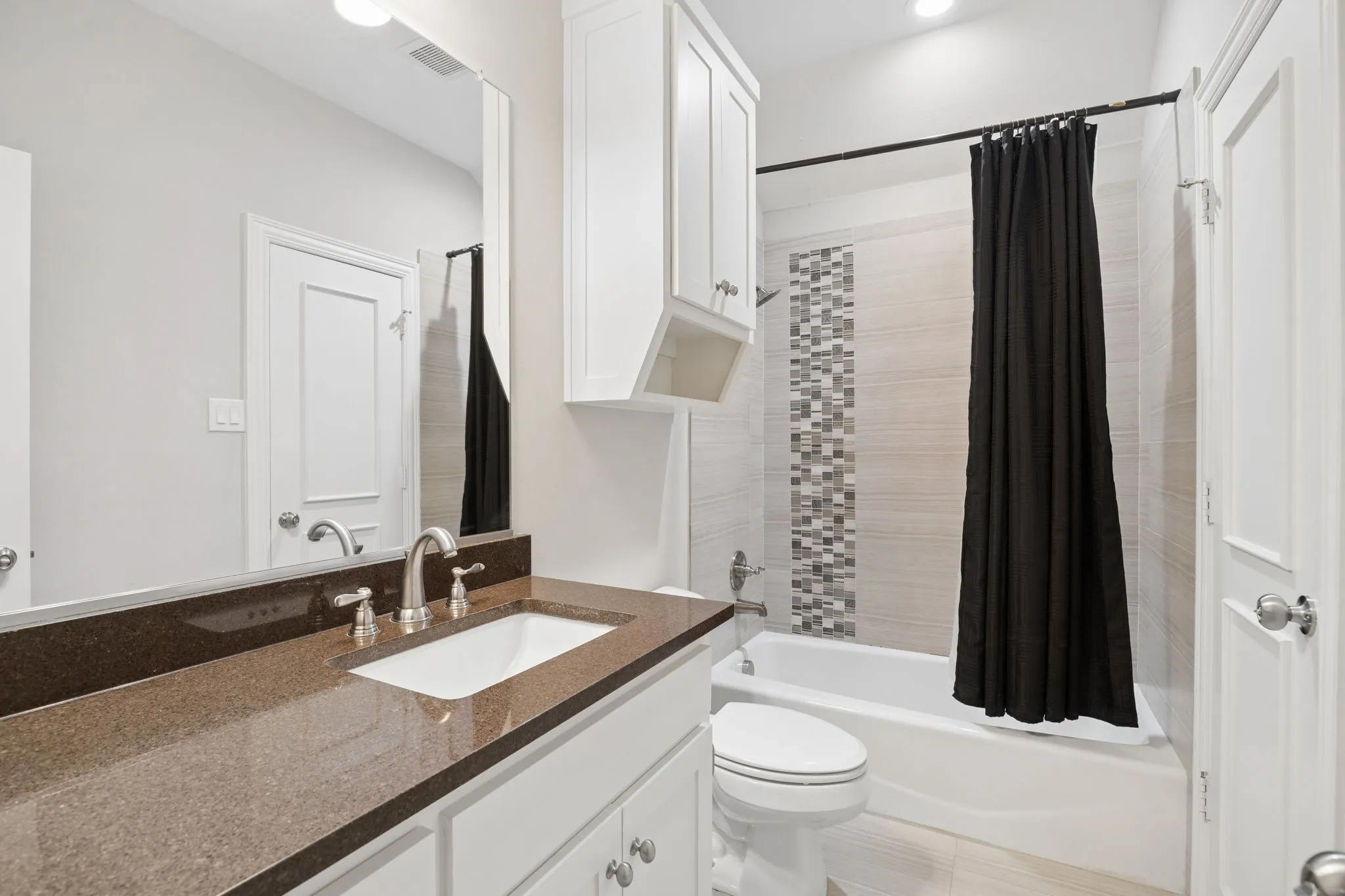 Single Family Residence For Sale in Rockwall County , 236 Summer Tanager Lane, Heath, Texas 75032, 5 Bedroom, 7 Bathroom, 3 Garage spaces, 6,063 Sqft, built in 2014, mls#21402427, Real Estate Agent in Heath, Homes For Sale in Rockwall county, Homes For Sale in Heath, Realtor in Heath Texas, Real Estate Brokerage Independent Realty Texas, Luminita Cordes Realtor